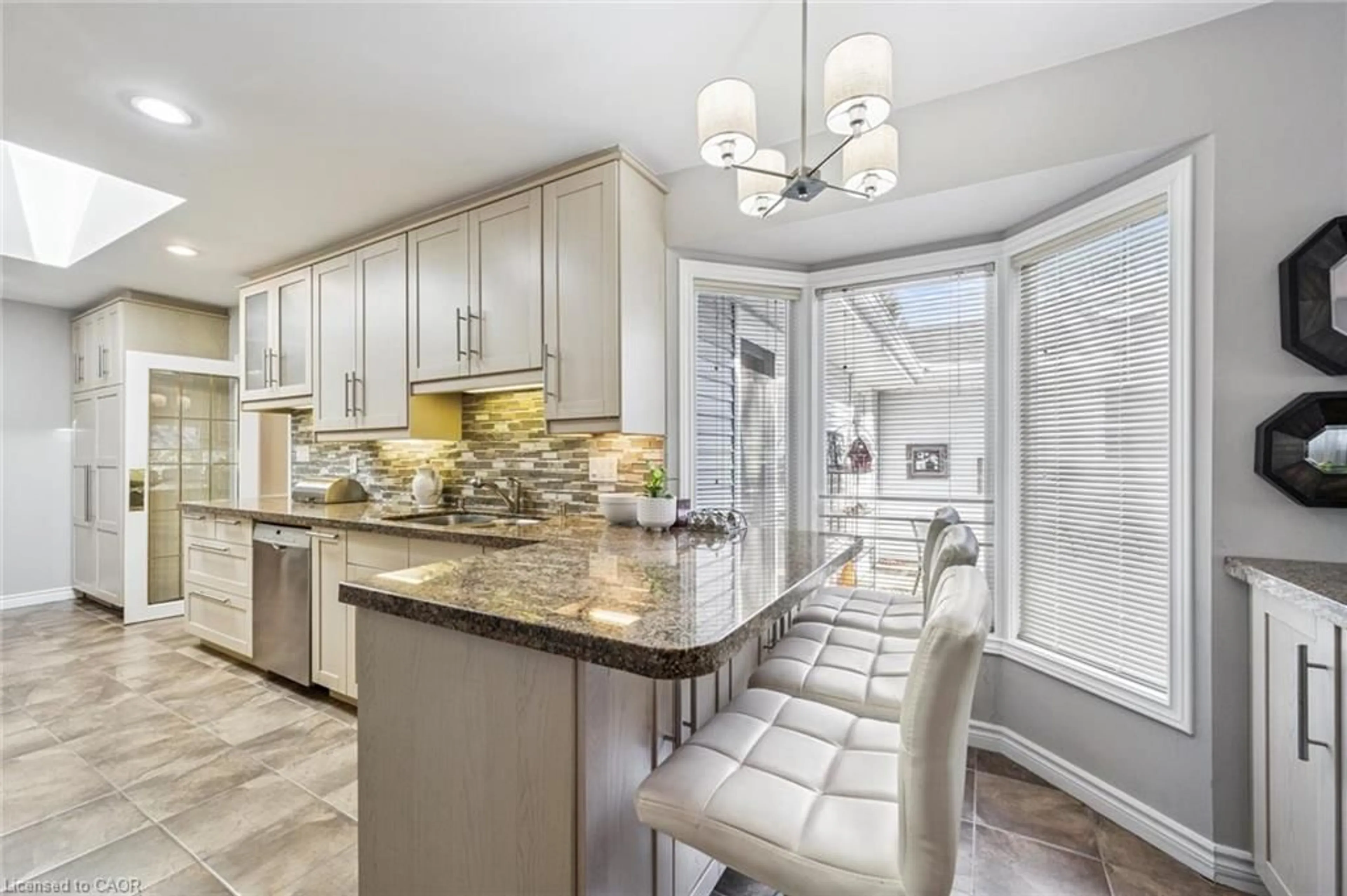 Open concept kitchen, ceramic/tile floor for 3012 First St, Burlington Ontario L7N 1C3