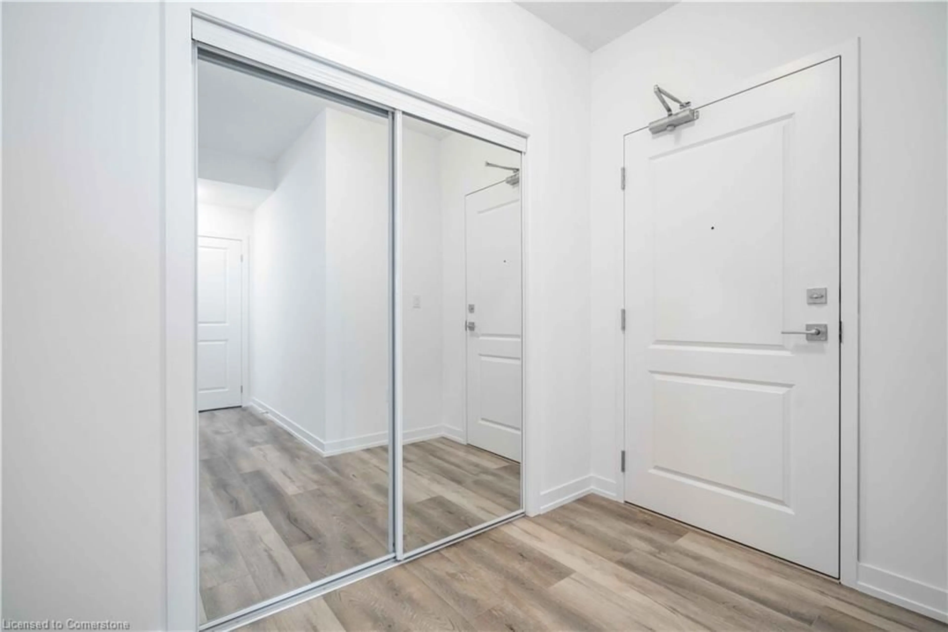 A pic of a room for 470 Dundas St #405, Waterdown Ontario L8B 2A6