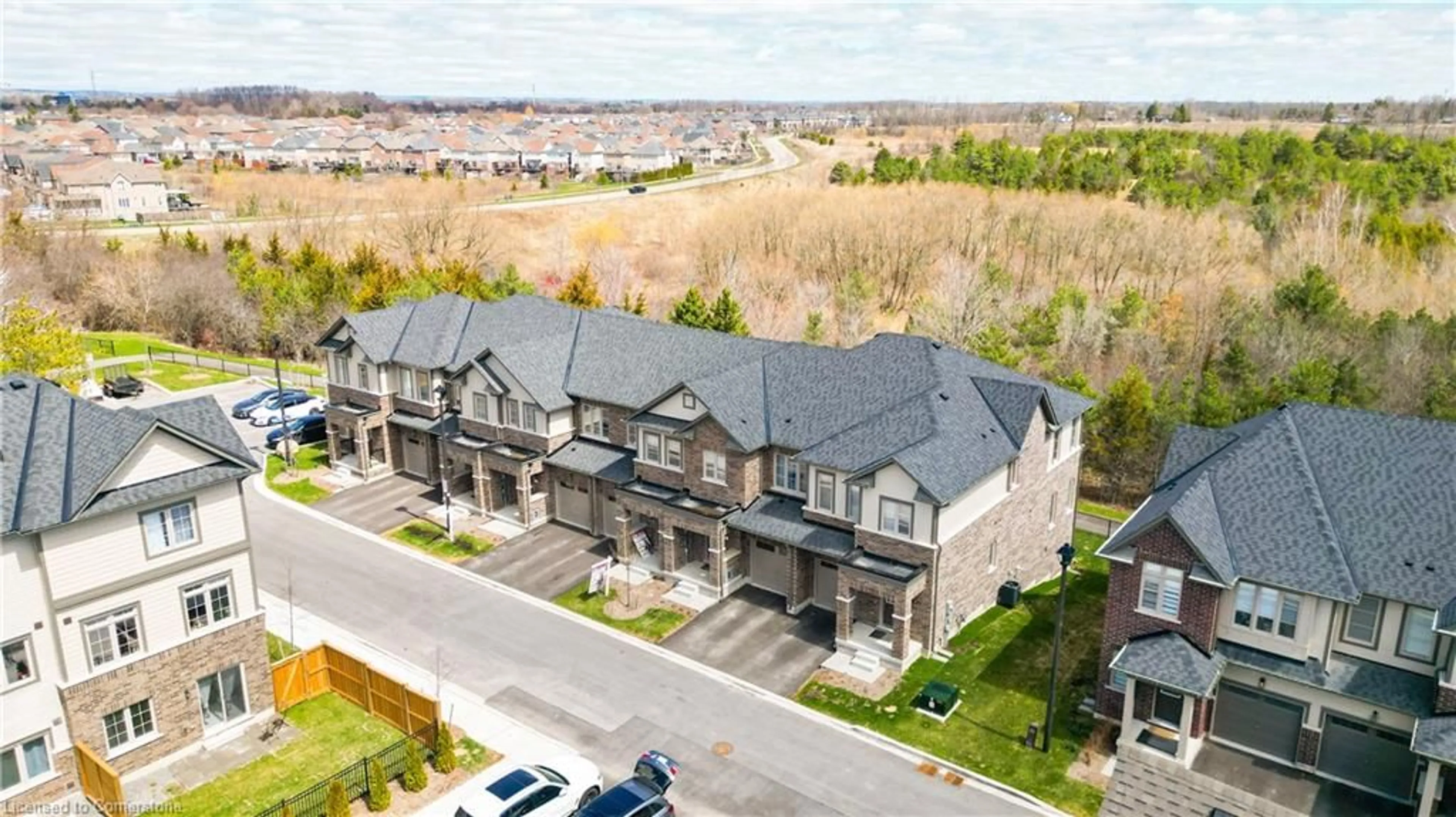 A pic from outside/outdoor area/front of a property/back of a property/a pic from drone, street for 38 Senay Cir, Clarington Ontario L1E 2S2