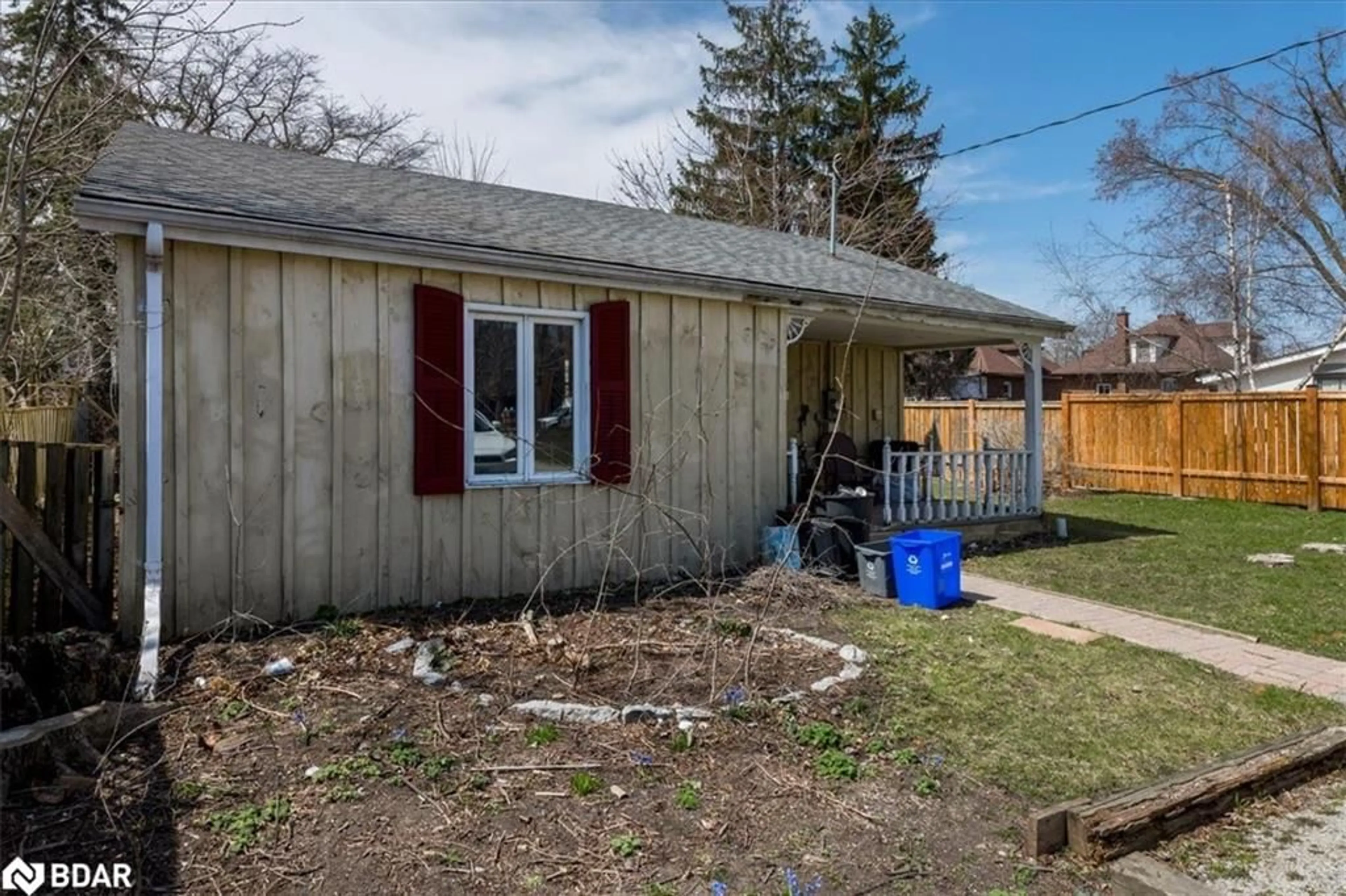 Shed for 70 High Street St, Barrie Ontario L4N 1W4