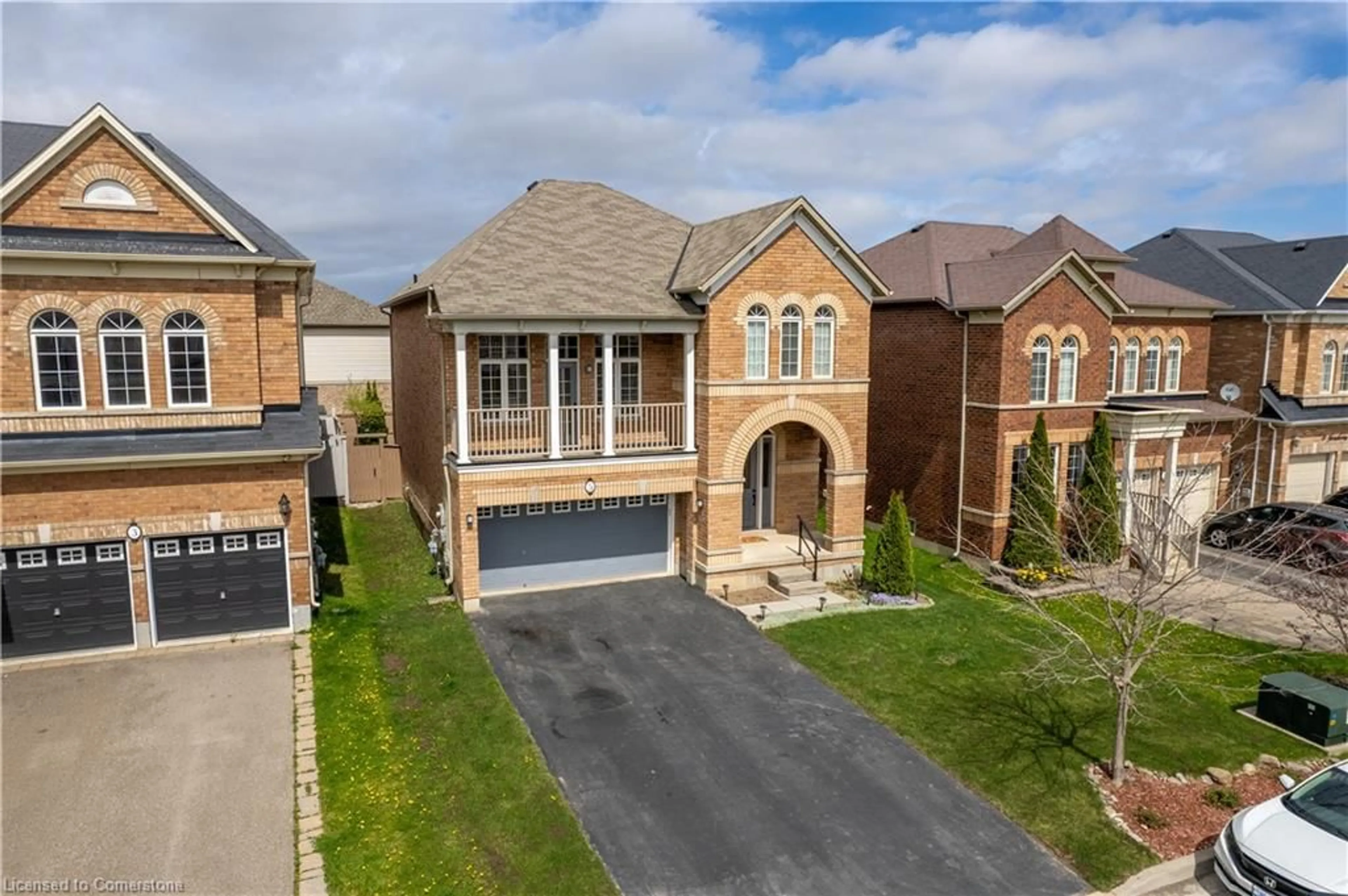 A pic from outside/outdoor area/front of a property/back of a property/a pic from drone, street for 5 Juneberry Rd, Thorold Ontario L2V 0B2