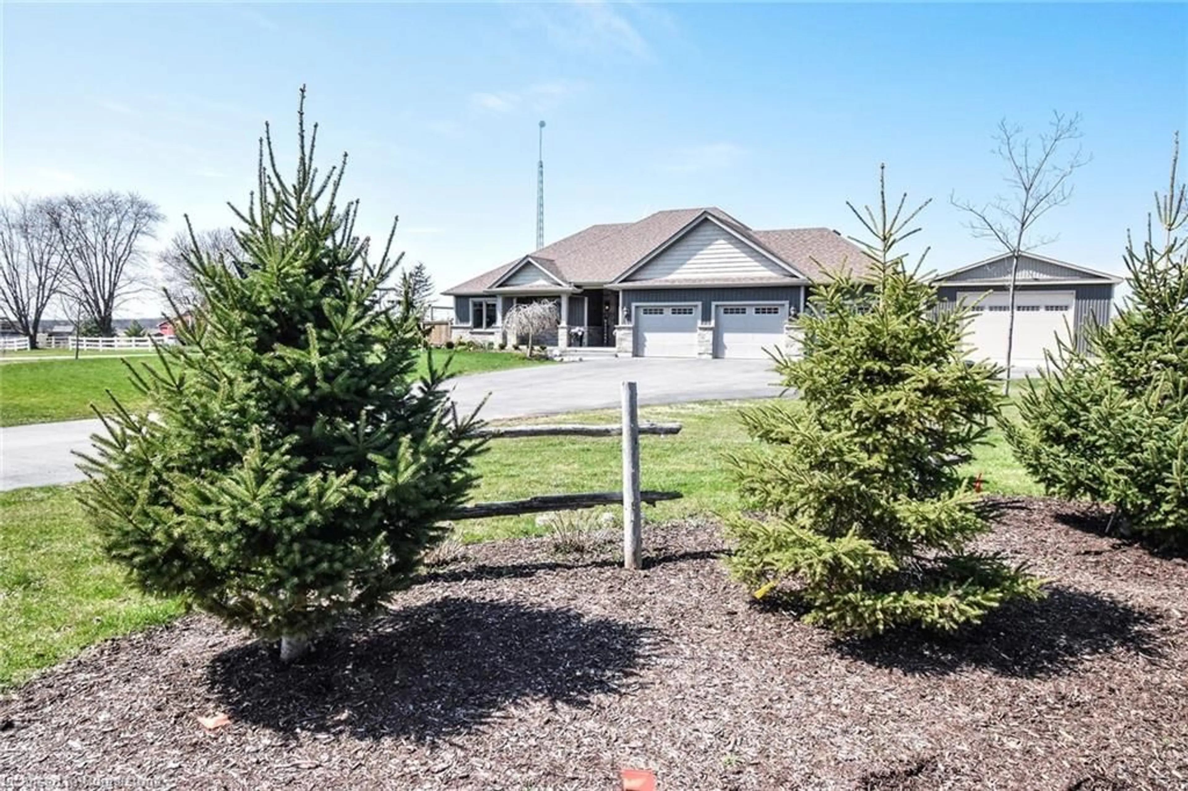 A pic from outside/outdoor area/front of a property/back of a property/a pic from drone, unknown for 6193 Rainham Rd, Dunnville Ontario N1A 2W8