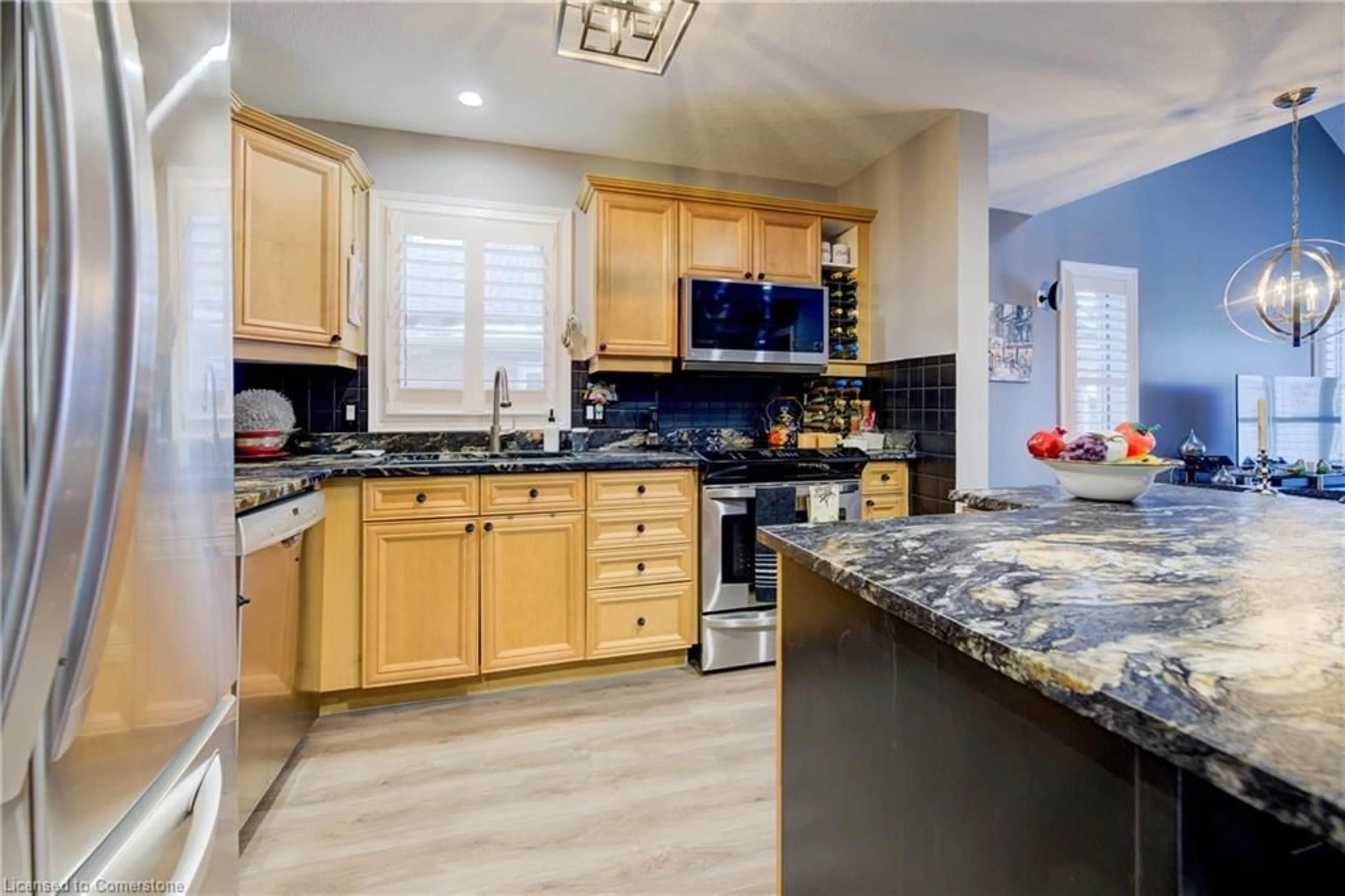 Open concept kitchen, ceramic/tile floor for 350 Doon Valley Dr #11D, Kitchener Ontario N2P 2M9