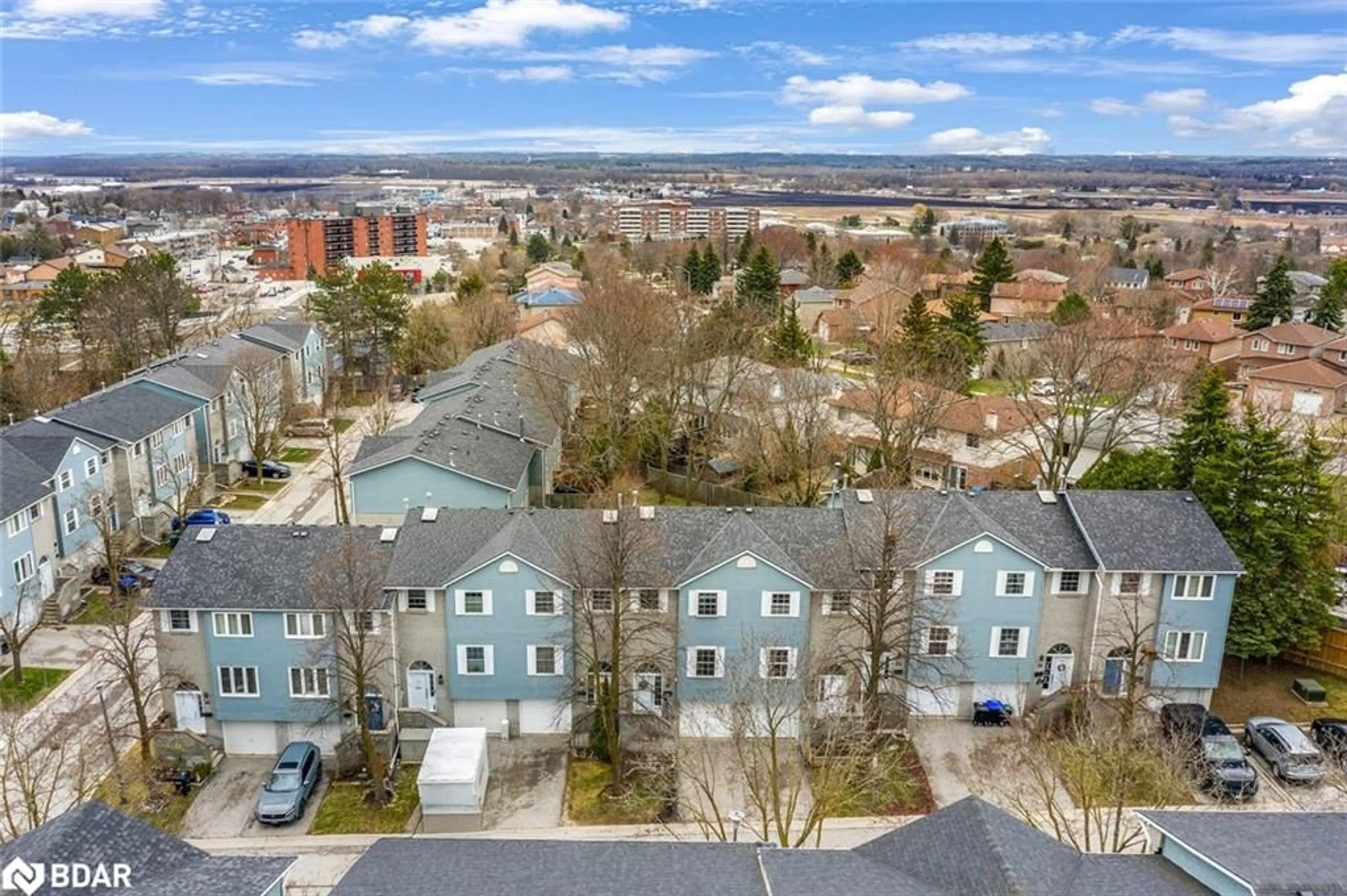 A pic from outside/outdoor area/front of a property/back of a property/a pic from drone, city buildings view from balcony for 41 Harmony Cir #41, Bradford West Gwillimbury Ontario L3Z 2T7