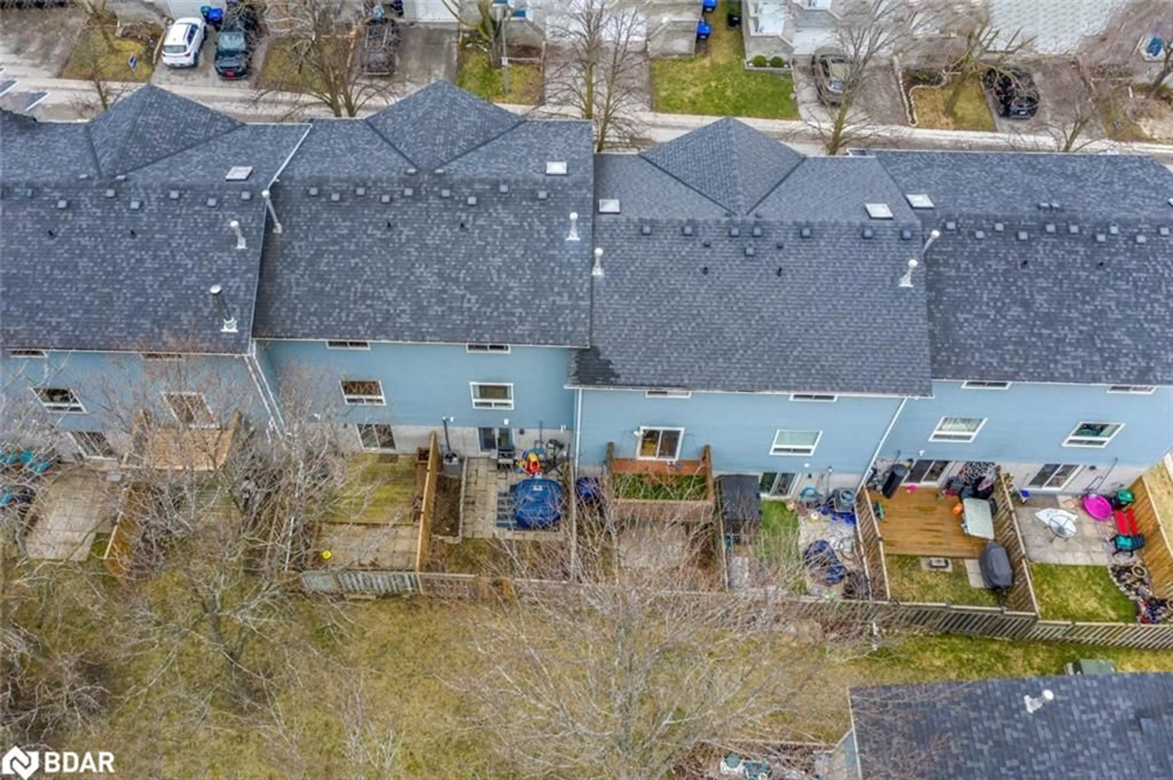 A pic from outside/outdoor area/front of a property/back of a property/a pic from drone, city buildings view from balcony for 41 Harmony Cir #41, Bradford West Gwillimbury Ontario L3Z 2T7