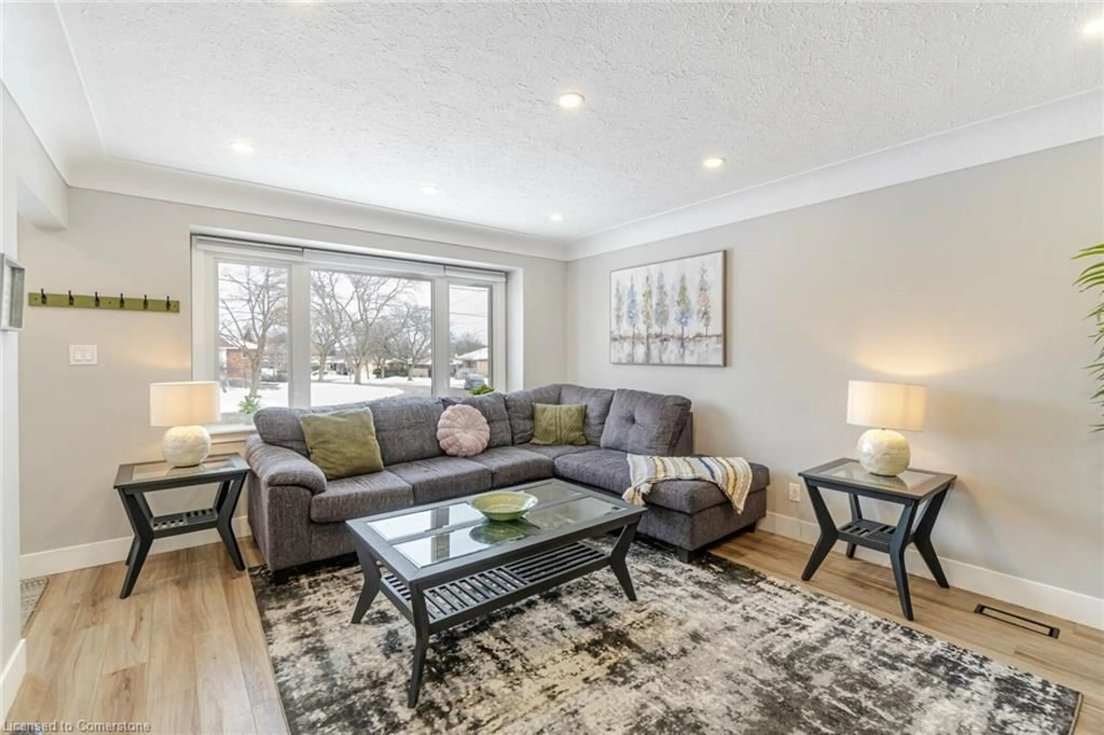 Living room with furniture, wood/laminate floor for 107 Winchester Blvd, Hamilton Ontario L8T 2M9