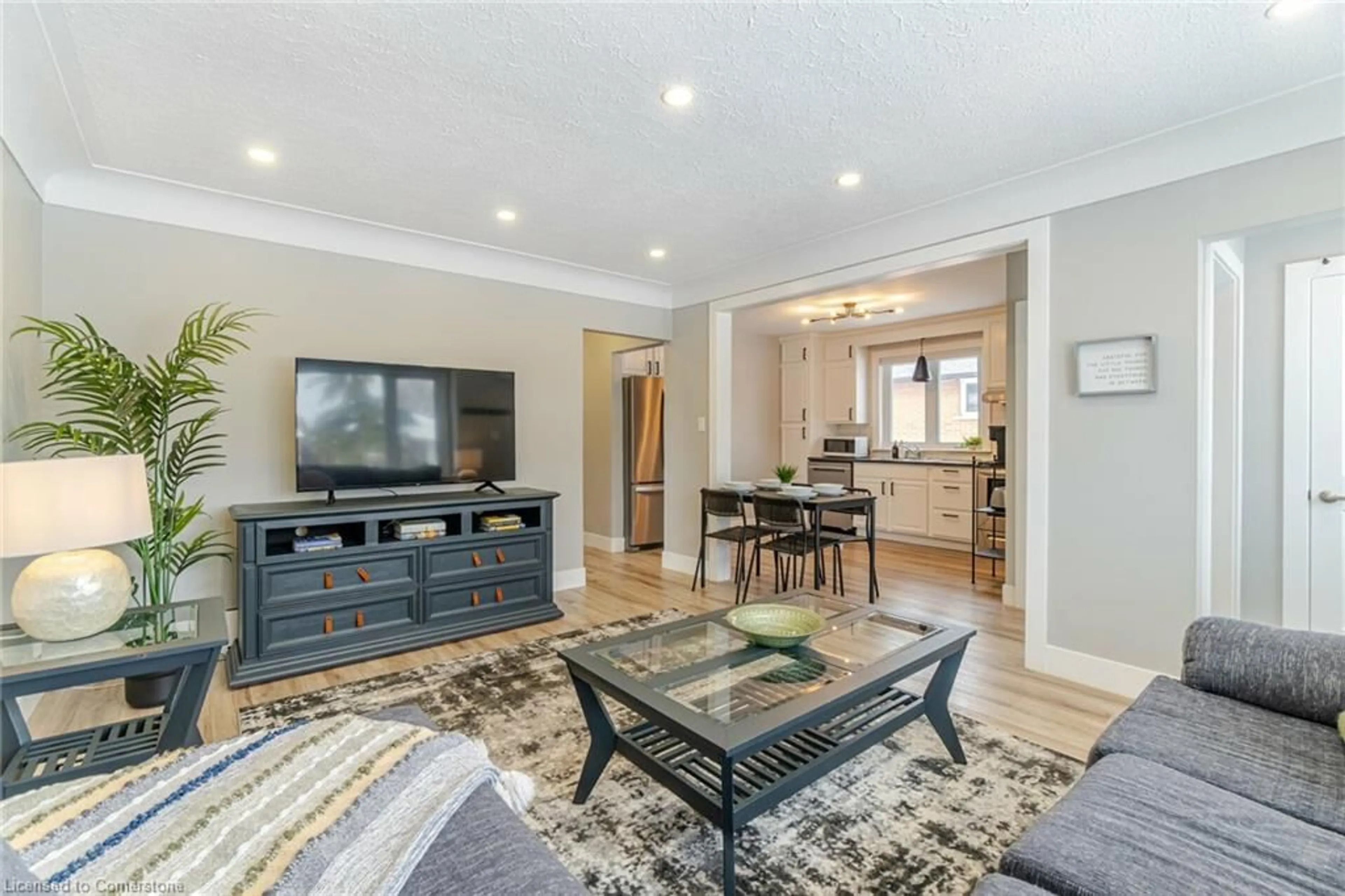 Living room with furniture, unknown for 107 Winchester Blvd, Hamilton Ontario L8T 2M9