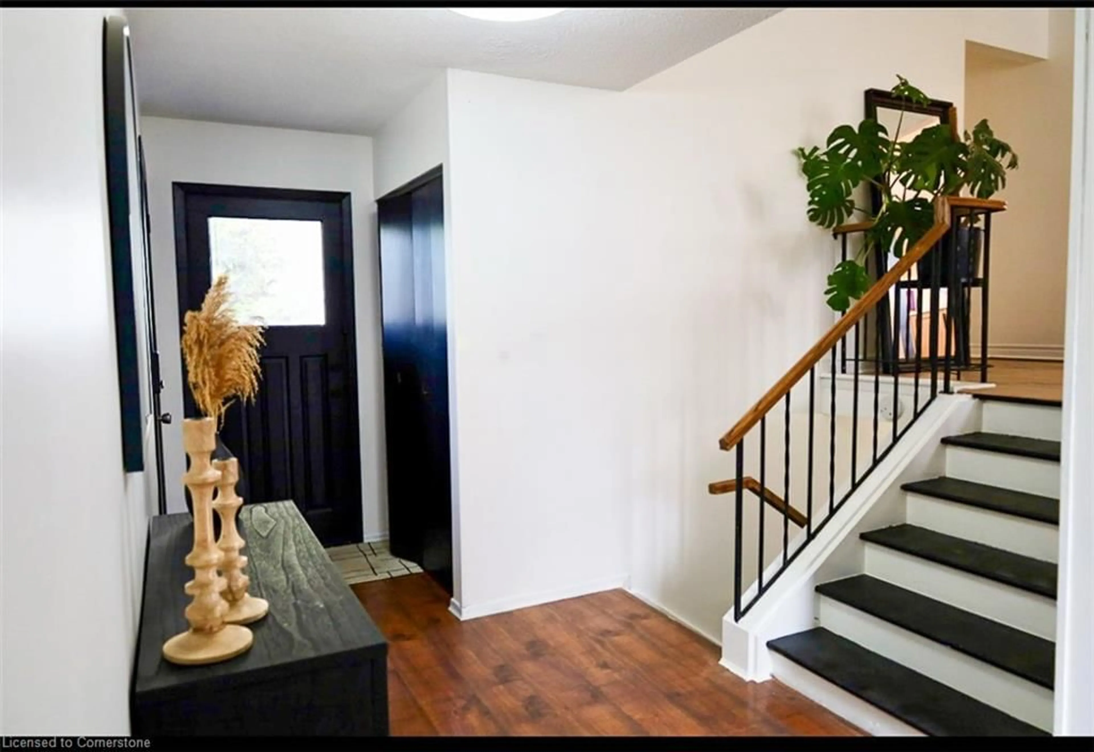 Indoor entryway for 51 6th Line, Caledonia Ontario N3W 1Y7