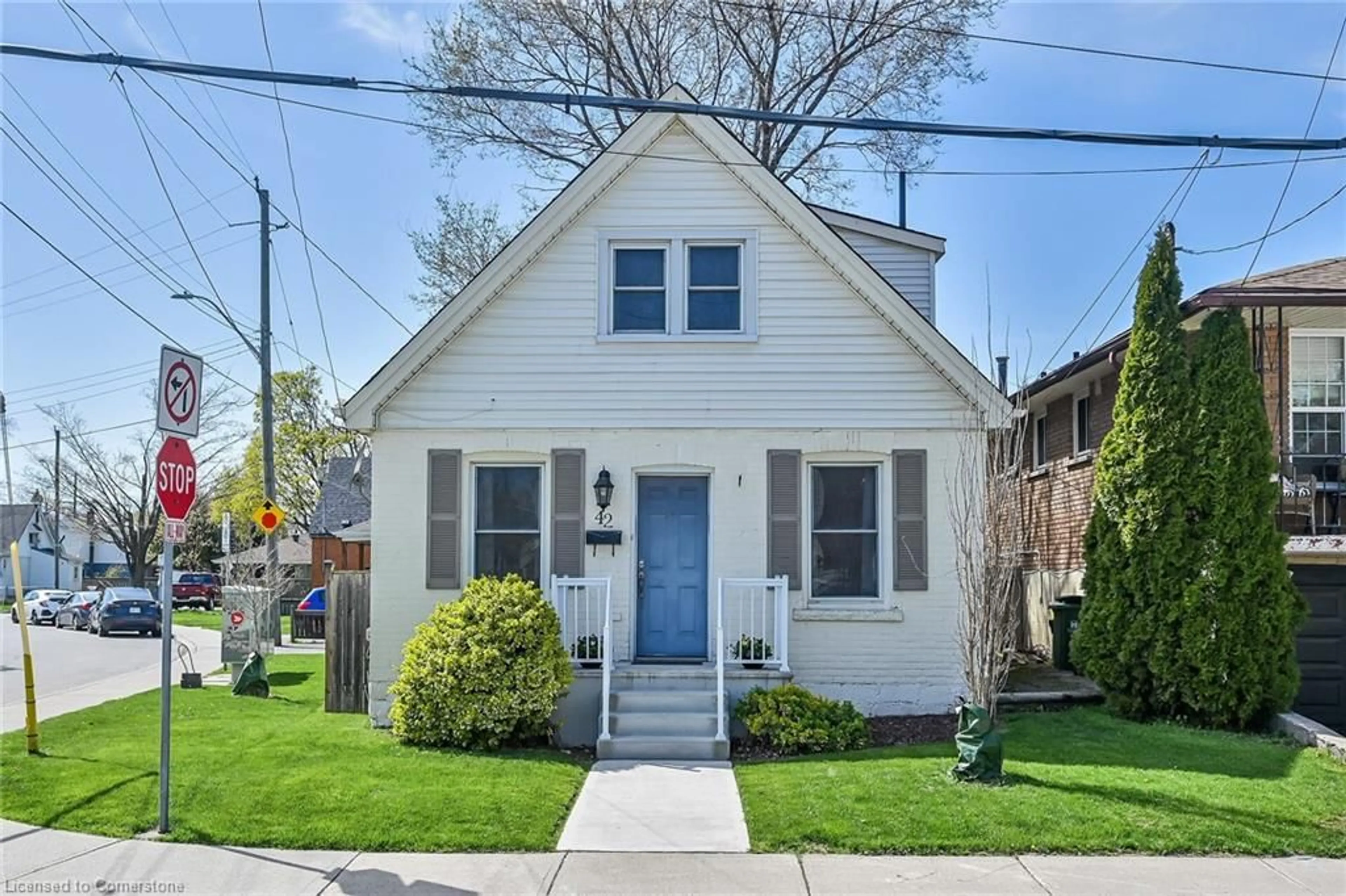 Home with vinyl exterior material, street for 42 East 27th St, Hamilton Ontario L8V 3E7
