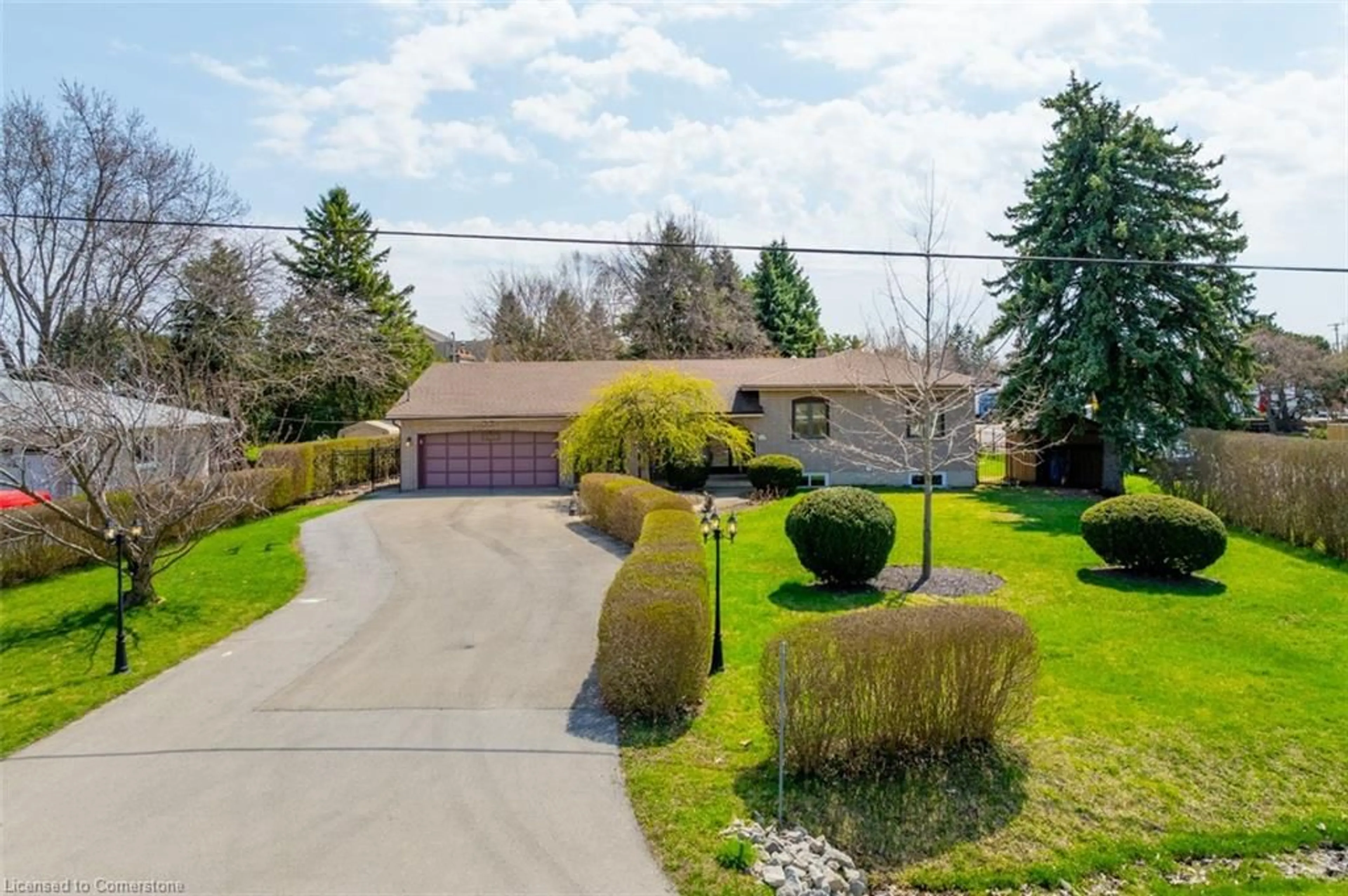 A pic from outside/outdoor area/front of a property/back of a property/a pic from drone, street for 3380 Second Ave, Vineland Ontario L0R 2E0