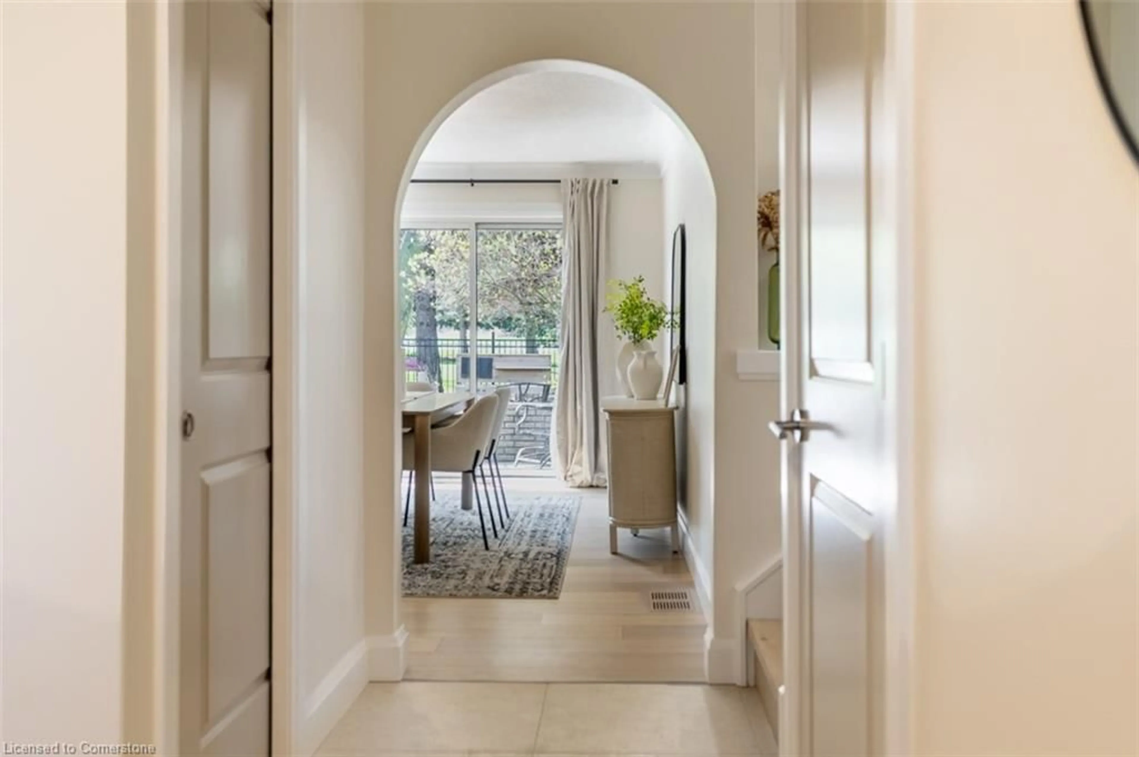 Indoor entryway for 3380 Second Ave, Vineland Ontario L0R 2E0