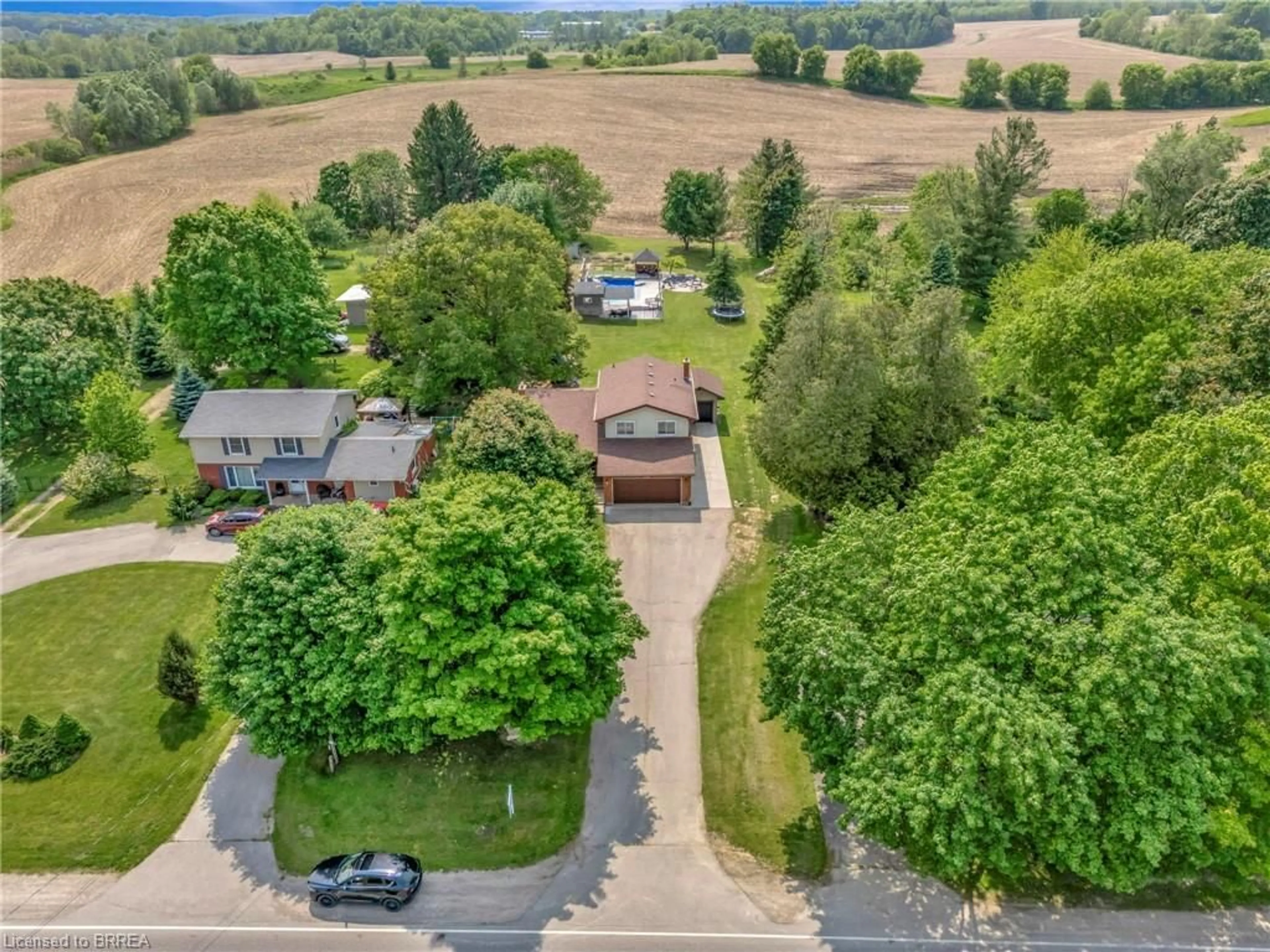 A pic from outside/outdoor area/front of a property/back of a property/a pic from drone, unknown for 129 Main St, St. George Ontario N0E 1N0