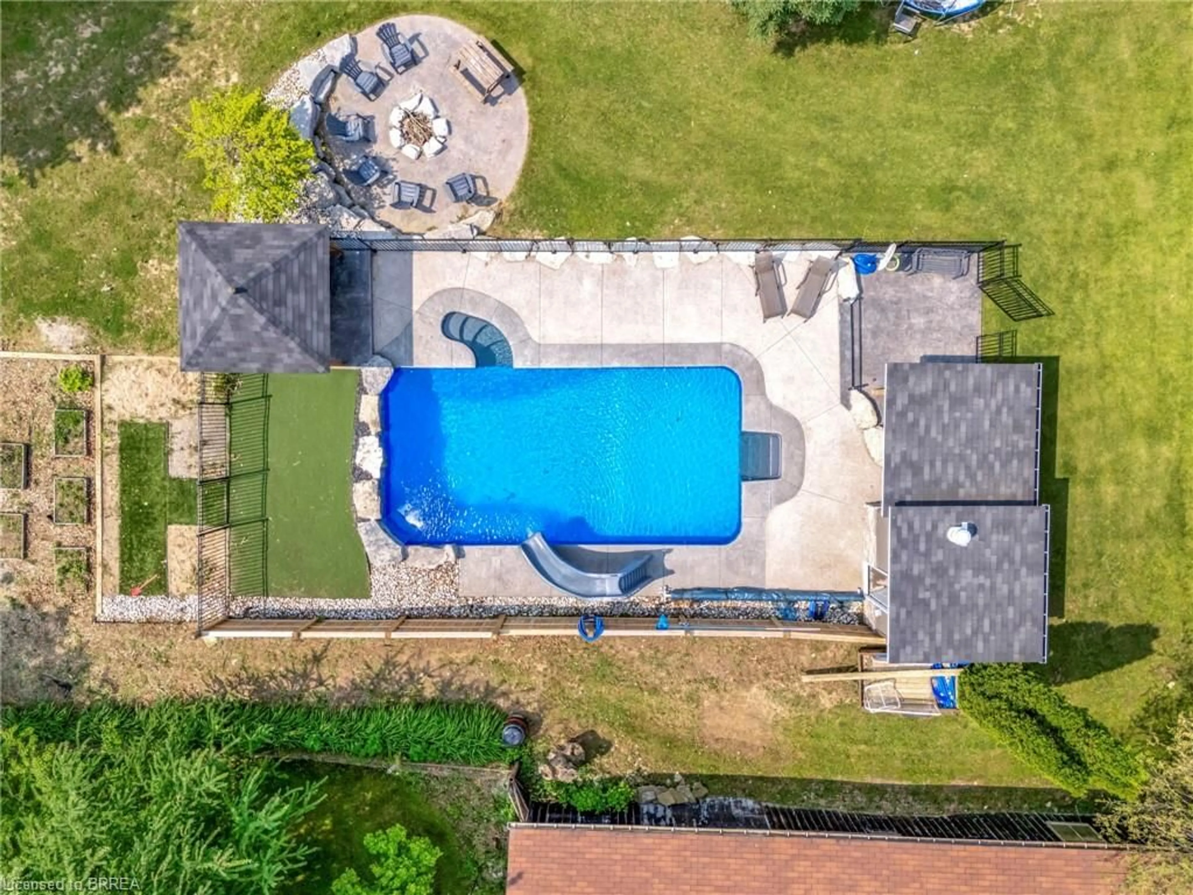 A pic from outside/outdoor area/front of a property/back of a property/a pic from drone, street for 129 Main St, St. George Ontario N0E 1N0