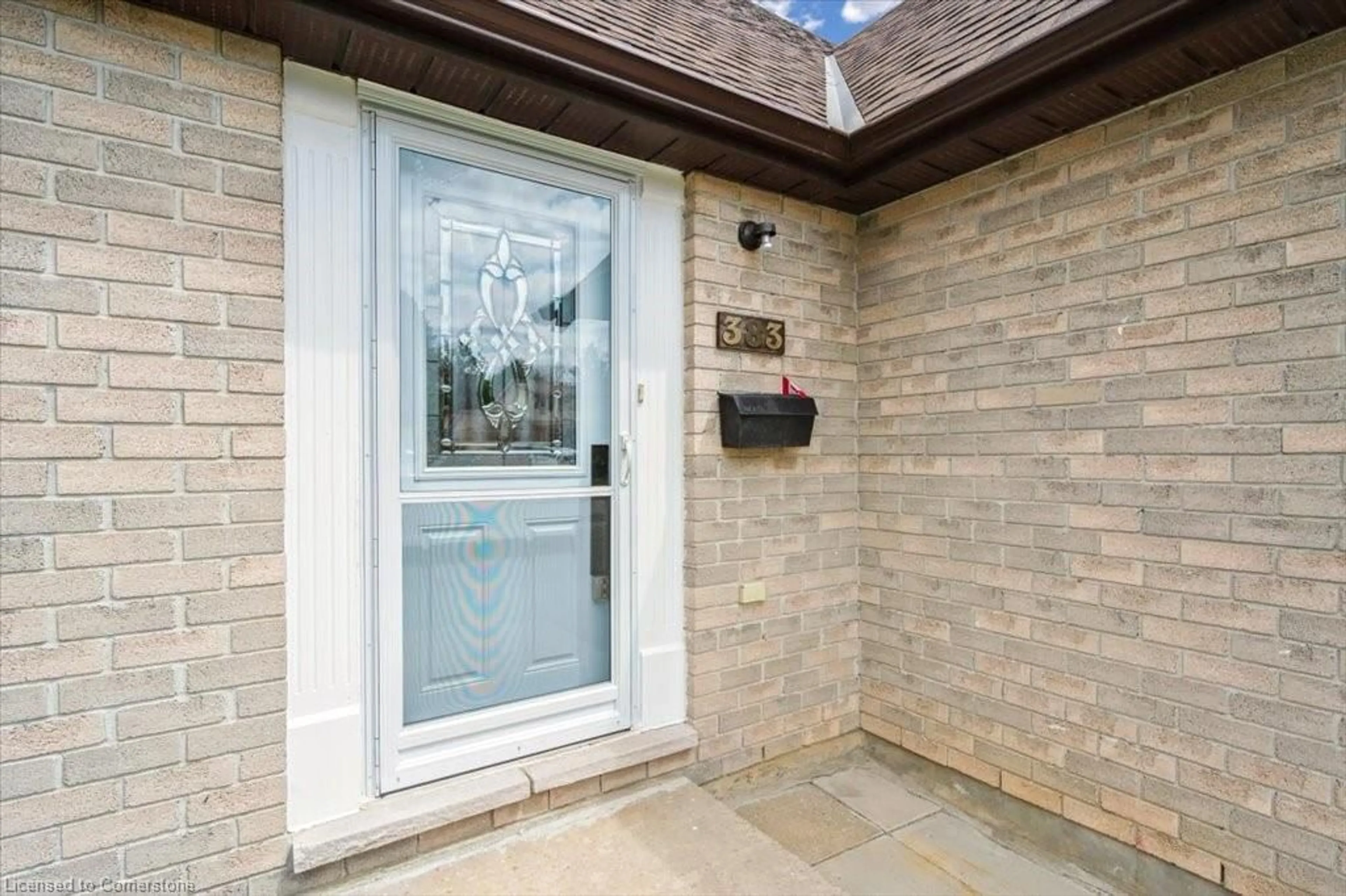 Indoor entryway for 383 Ironwood Rd, Guelph Ontario N1G 3P2