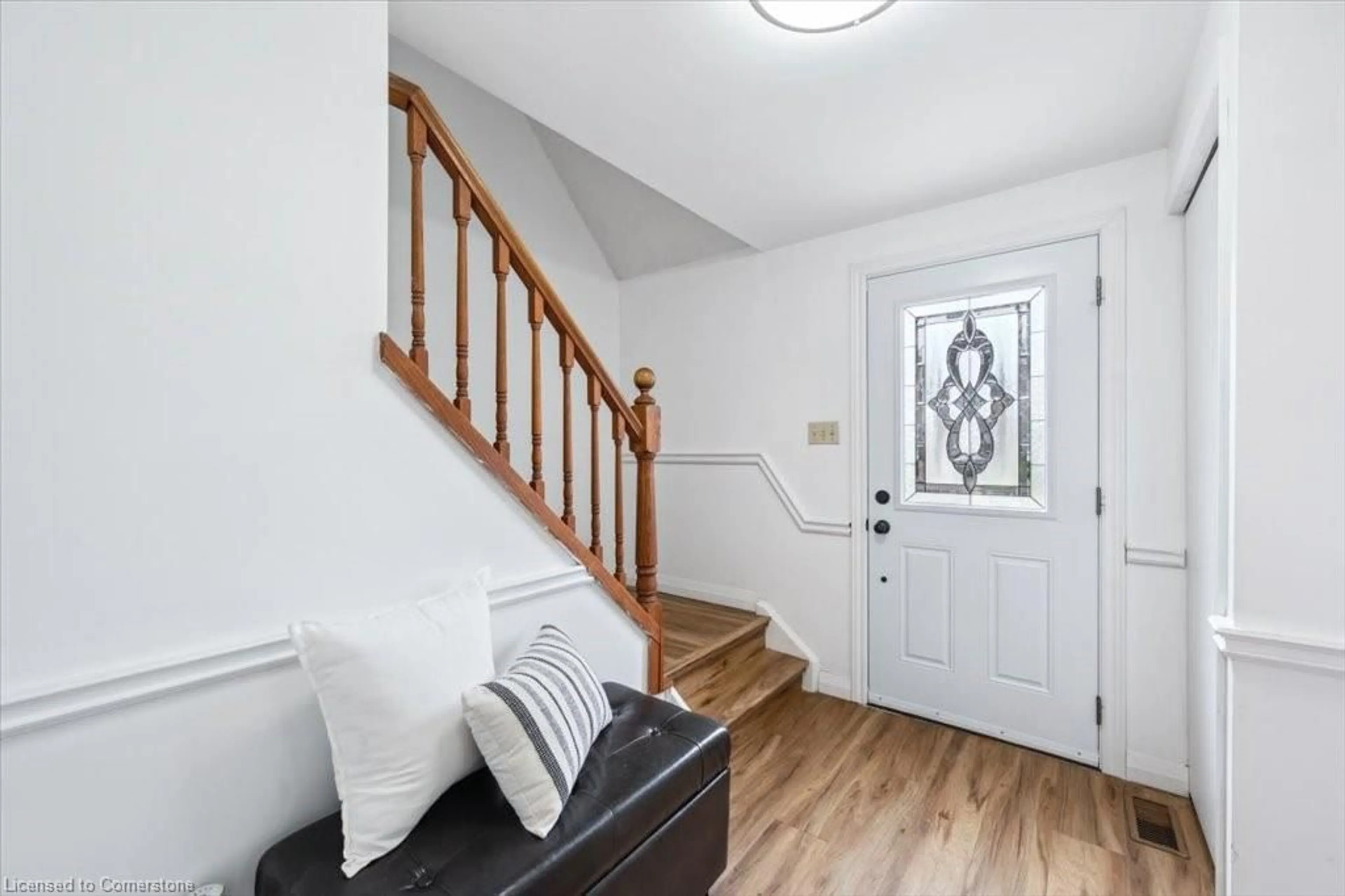 Indoor entryway for 383 Ironwood Rd, Guelph Ontario N1G 3P2