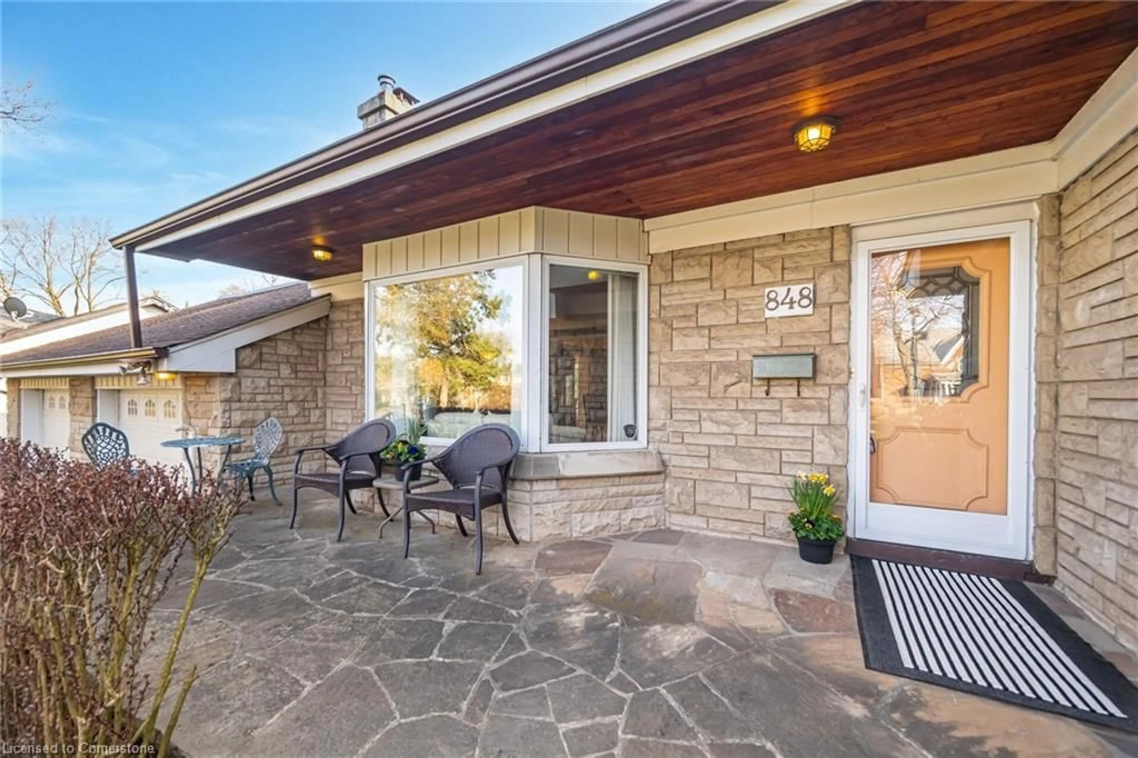 Patio, street for 848 King Rd, Burlington Ontario L7T 3K9