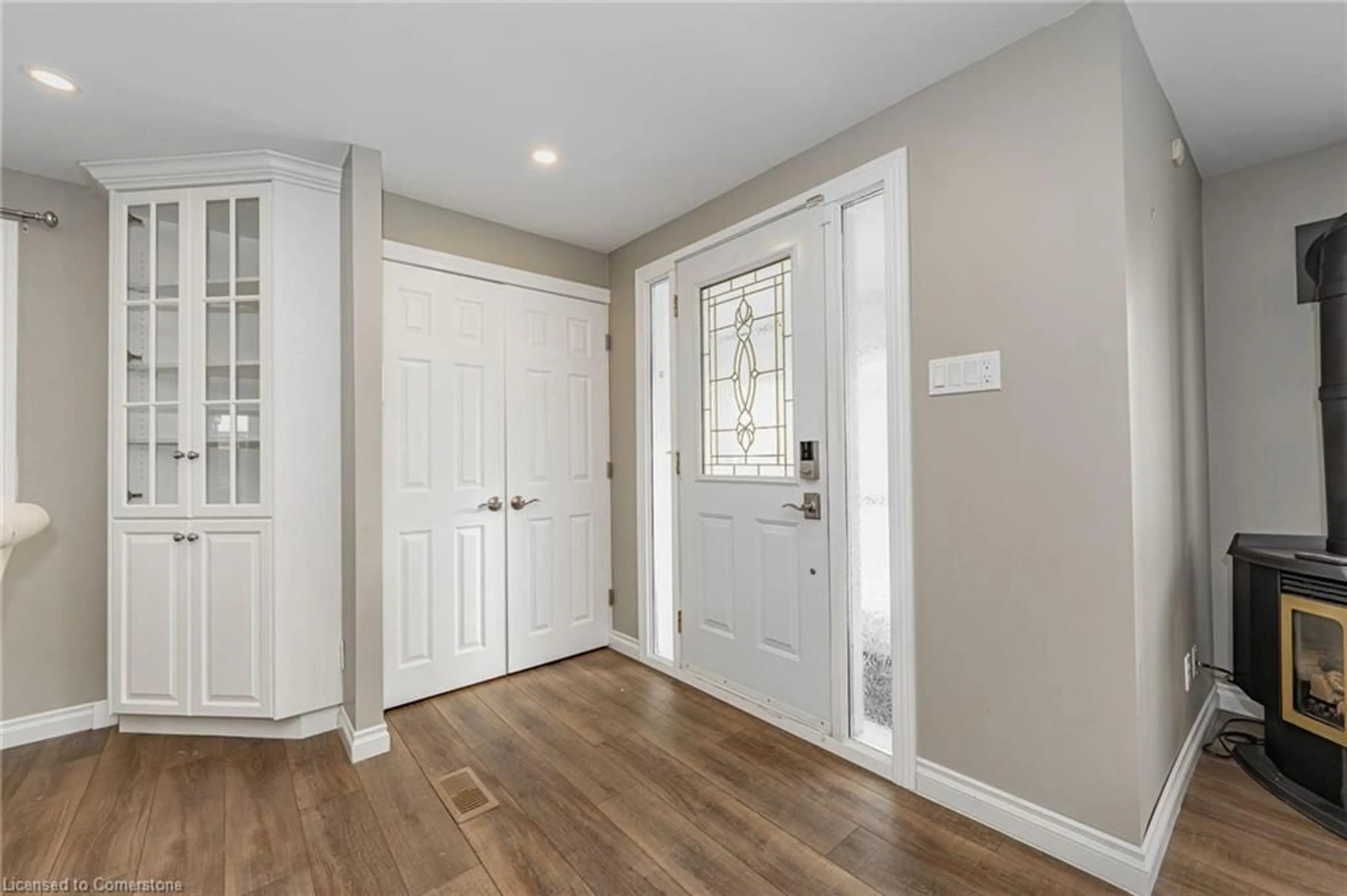 Indoor entryway for 6 Stirling Pl, Guelph Ontario N1H 6W2
