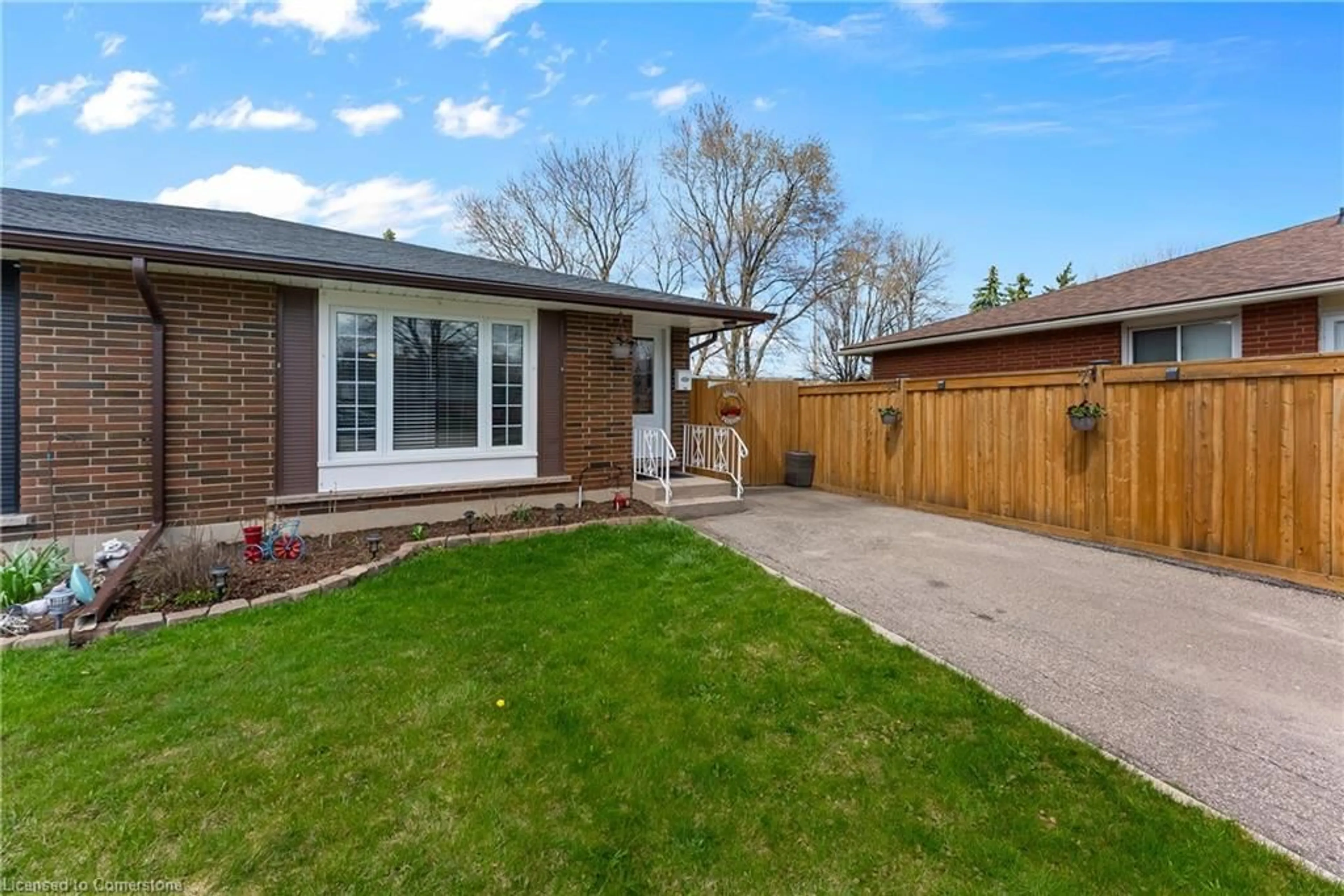 Home with brick exterior material, street for 4633 Sussex Dr, Niagara Falls Ontario L2E 6S1