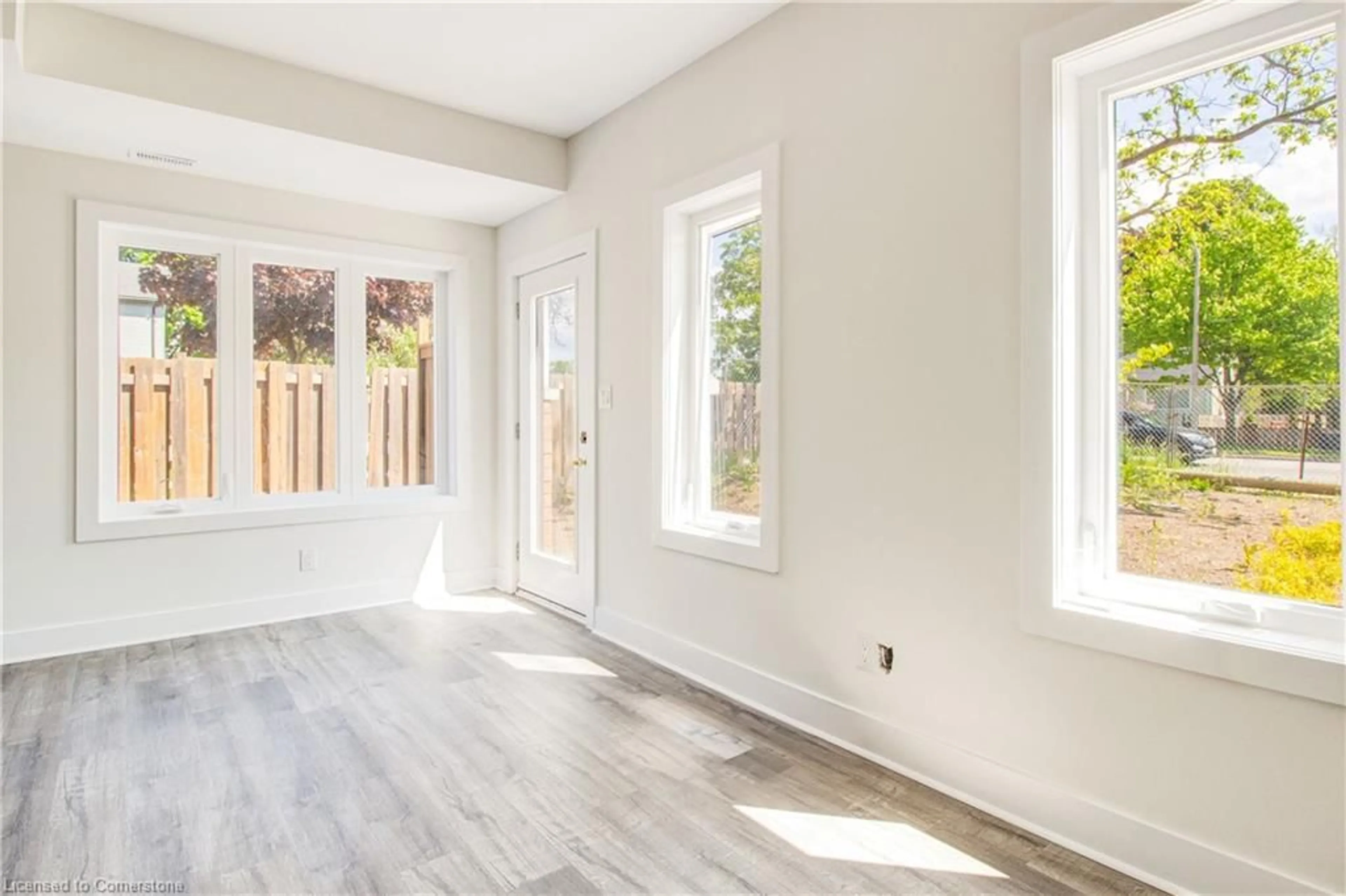Indoor entryway for 6701 Thorold Stone Rd #8, Niagara Falls Ontario L2J 1B3
