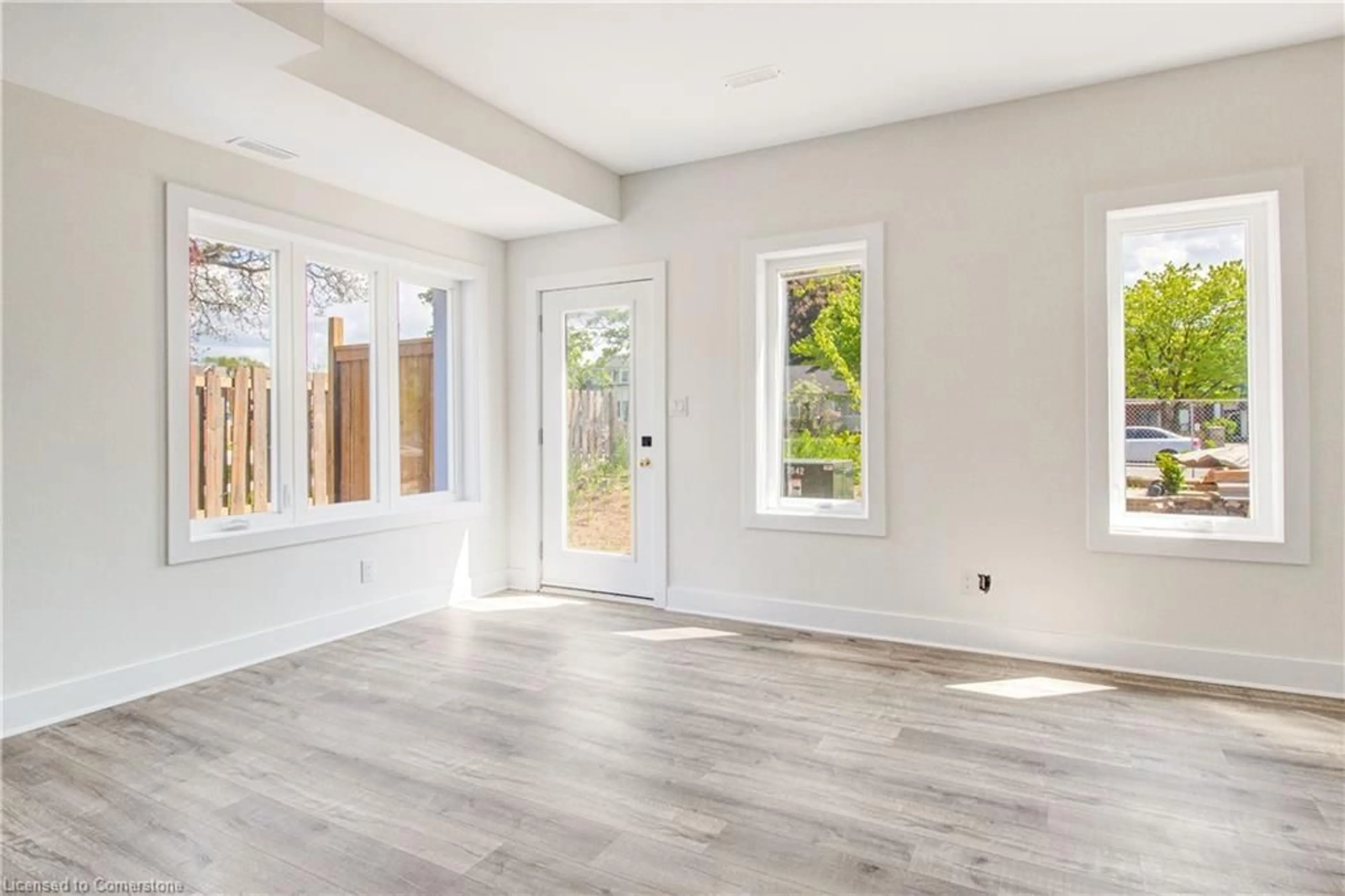 Indoor entryway for 6701 Thorold Stone Rd #8, Niagara Falls Ontario L2J 1B3