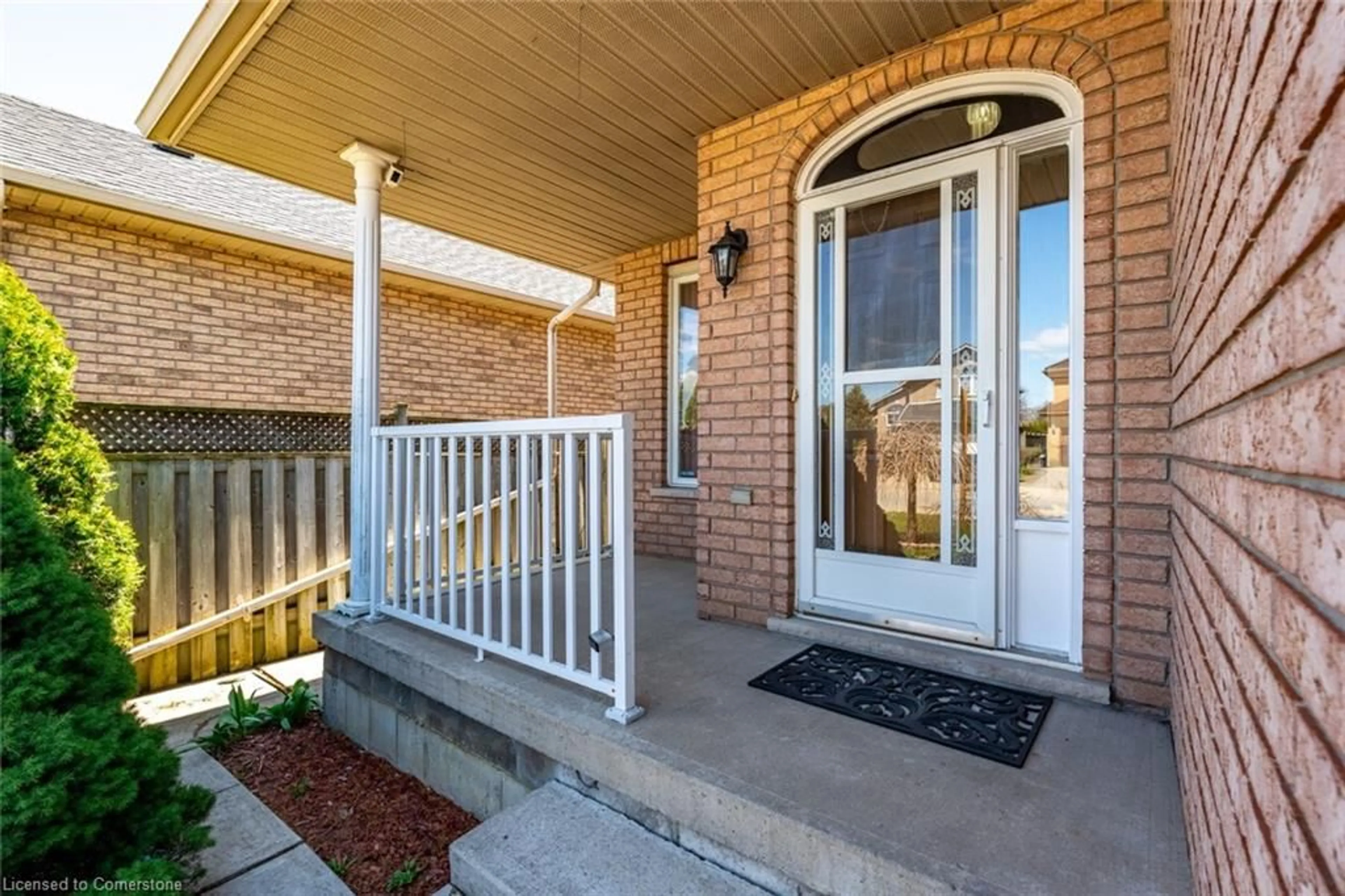 Indoor entryway for 3 Resolute Dr, Hamilton Ontario L9A 5J6