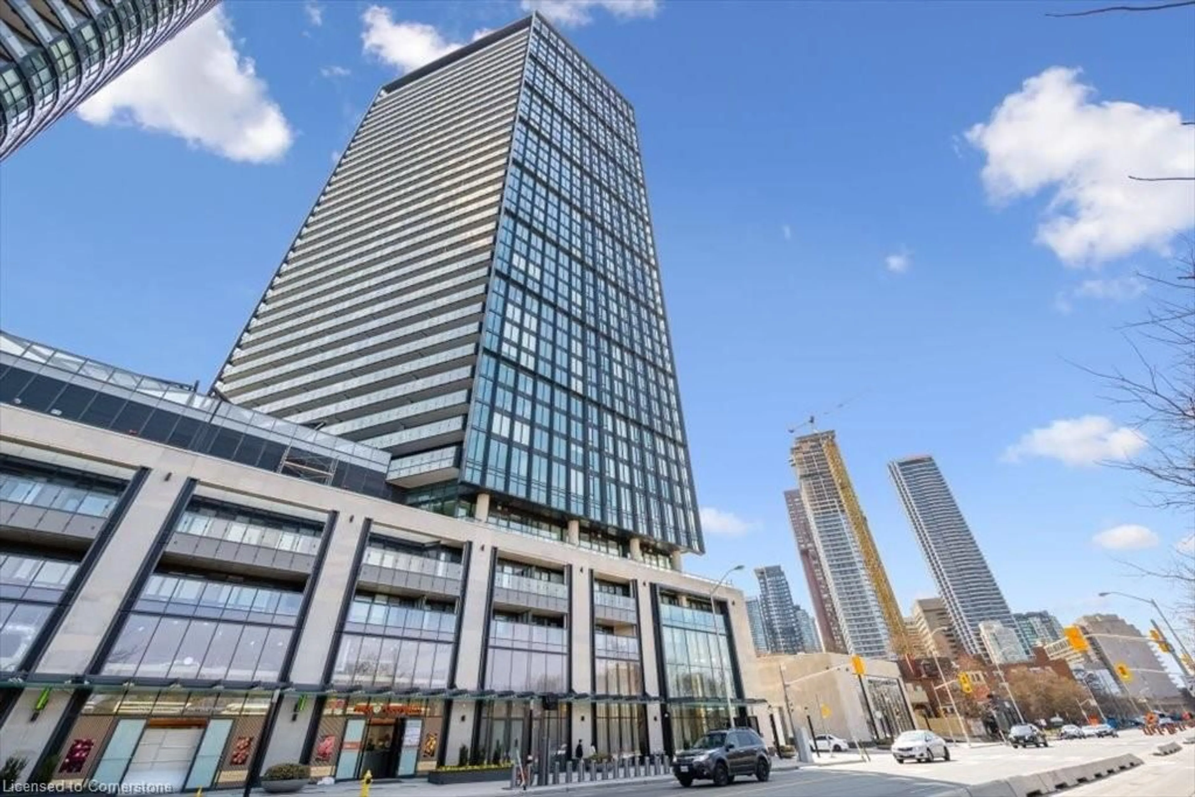 Indoor foyer for 575 Bloor Street St #1406, Toronto Ontario M4W 0B2