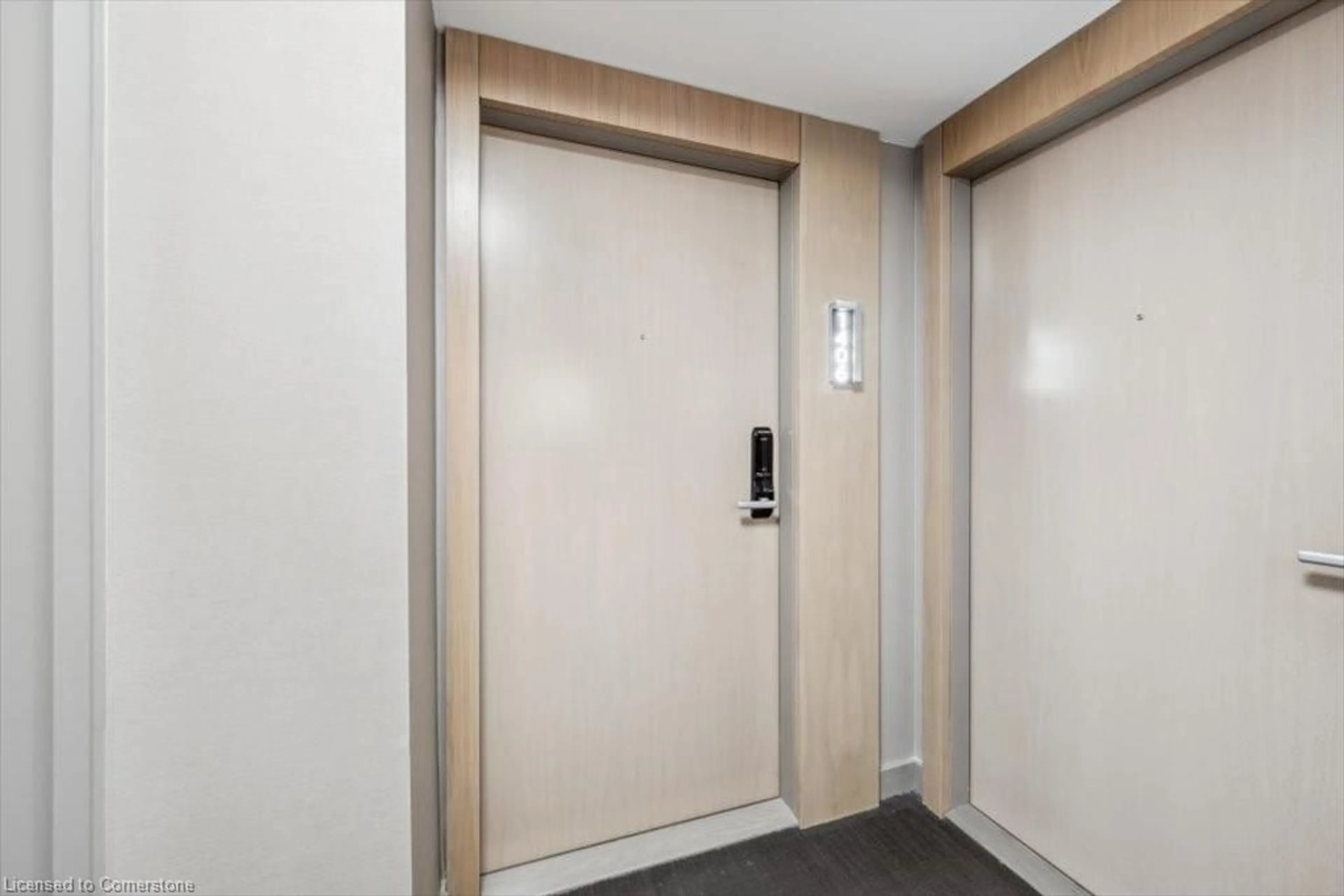 Indoor foyer for 575 Bloor Street St #1406, Toronto Ontario M4W 0B2