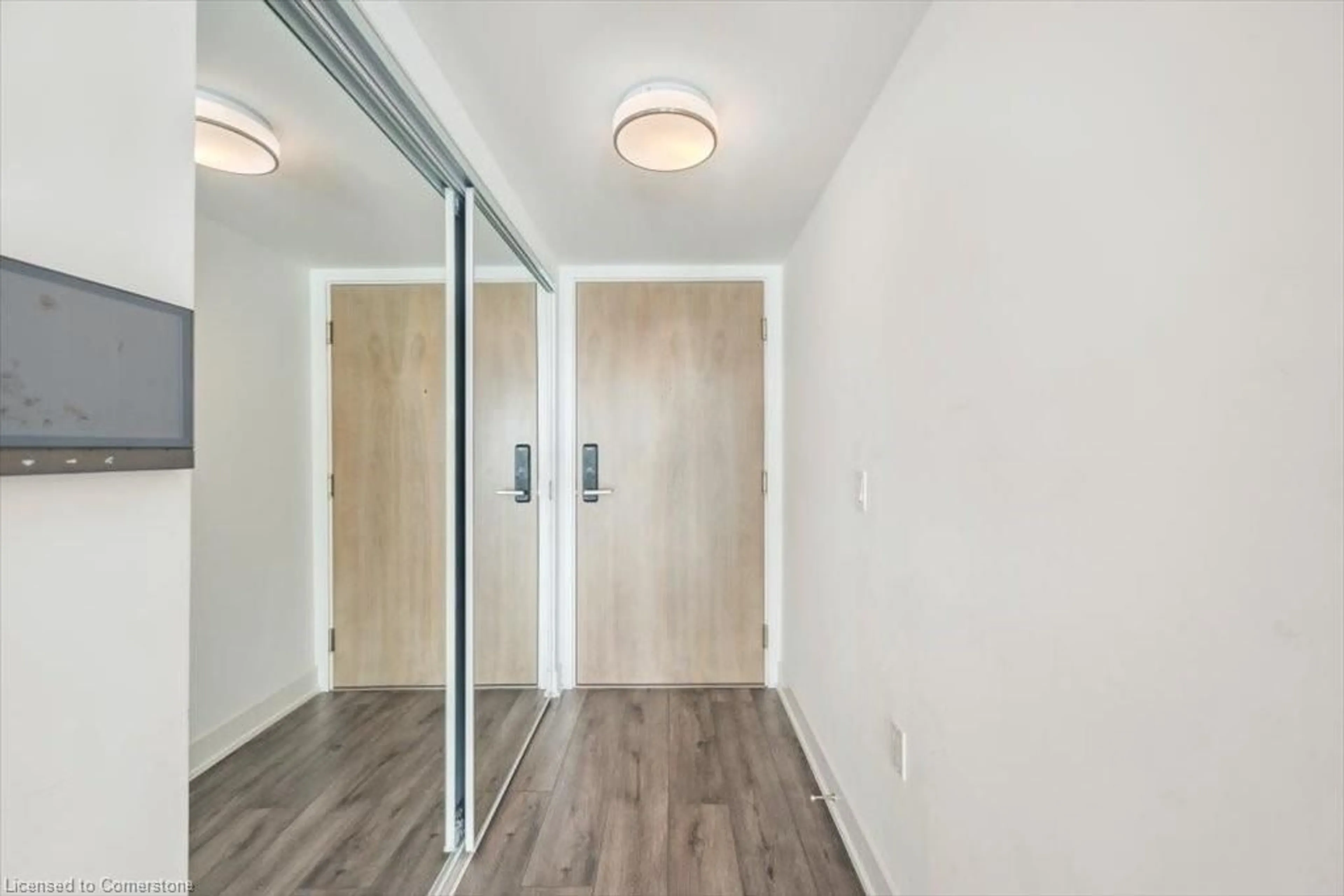 Indoor entryway for 575 Bloor Street St #1406, Toronto Ontario M4W 0B2