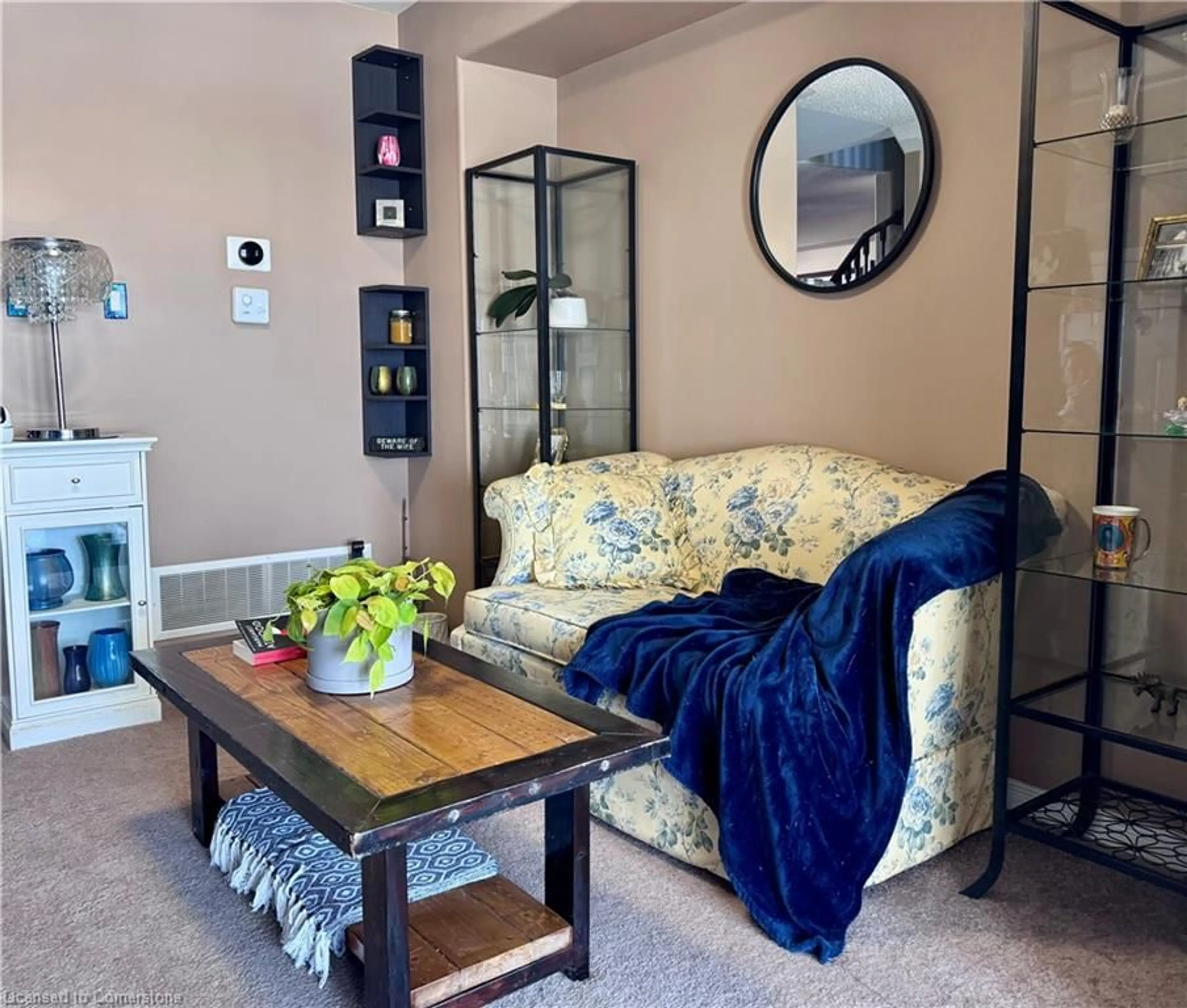 Living room with furniture, unknown for 40 Lisbeth Cres, Lindsay Ontario K9V 0C9