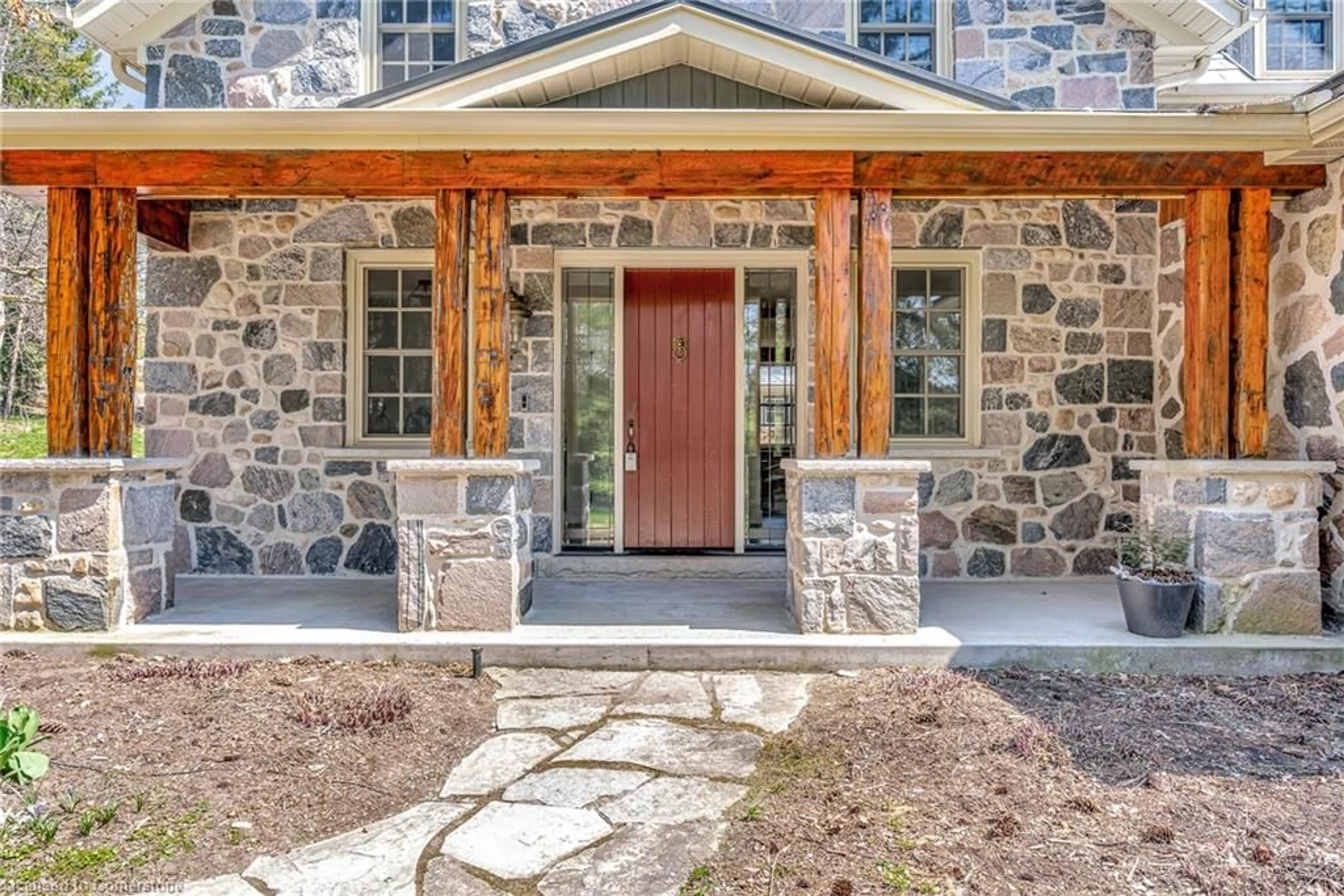 Indoor entryway for 17 The Kirksway, Kitchener Ontario N2P 2J3