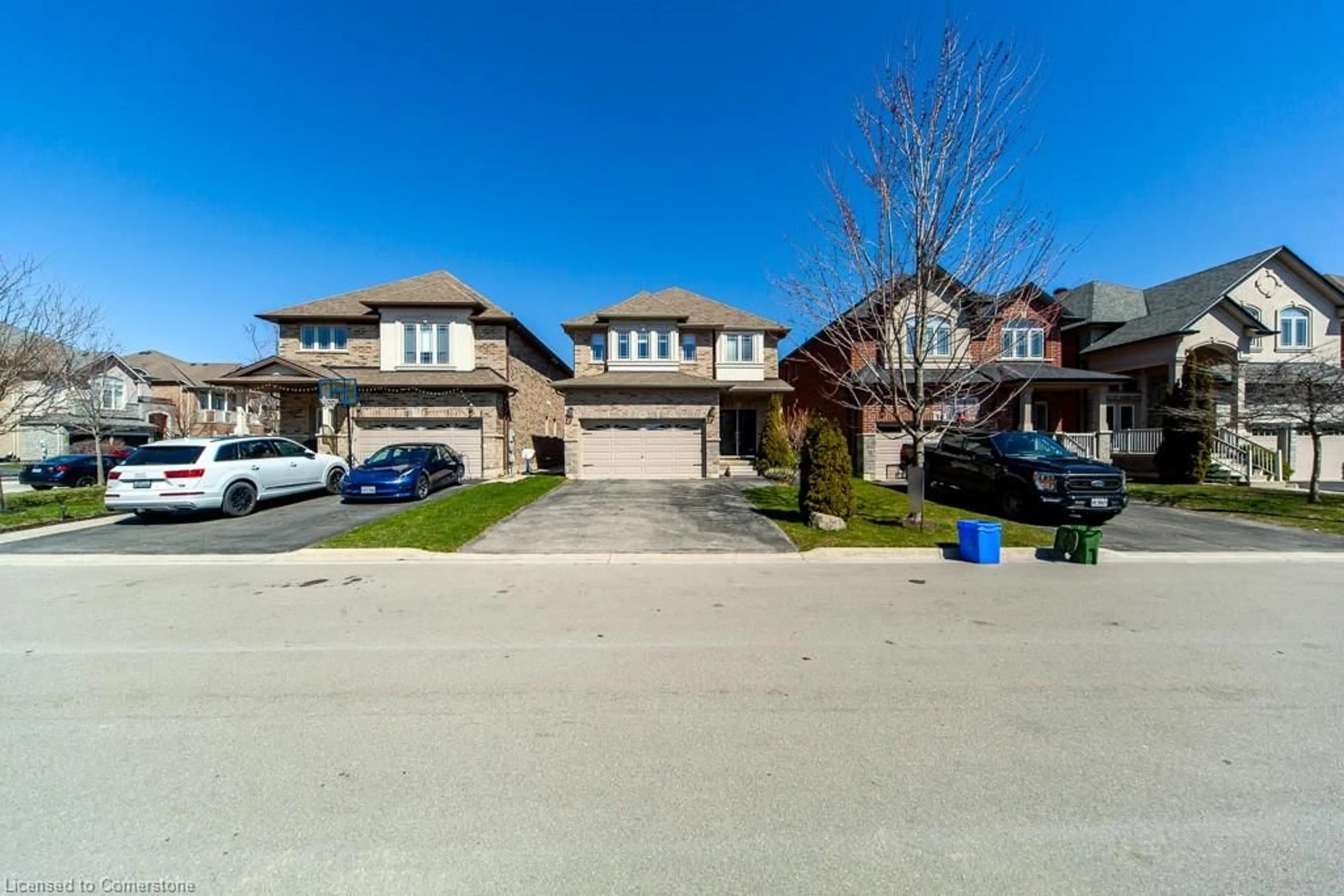 A pic from outside/outdoor area/front of a property/back of a property/a pic from drone, street for 59 Whittington Dr, Ancaster Ontario L9K 0G8