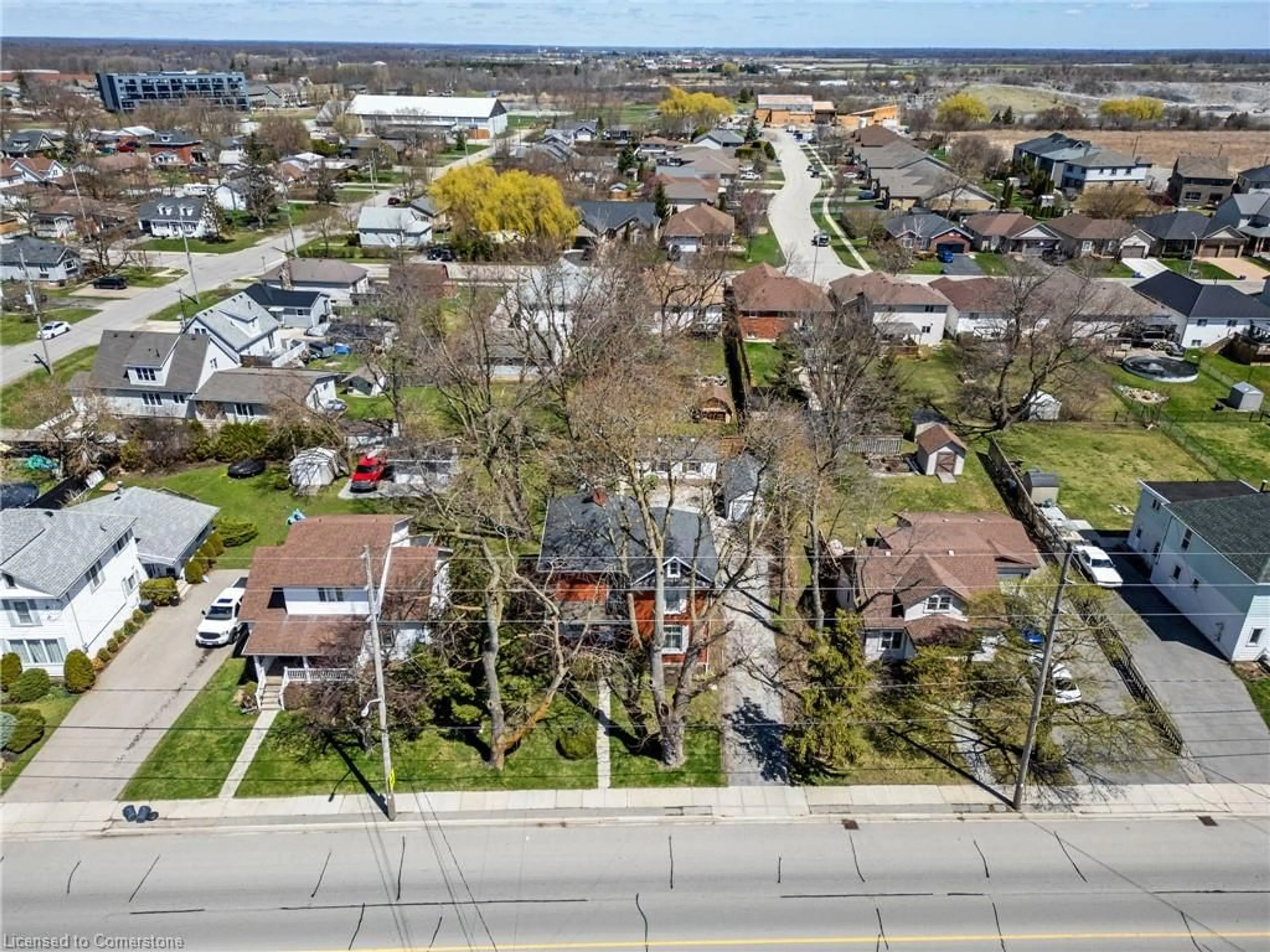 A pic from outside/outdoor area/front of a property/back of a property/a pic from drone, street for 67 King St, Hagersville Ontario N0A 1H0
