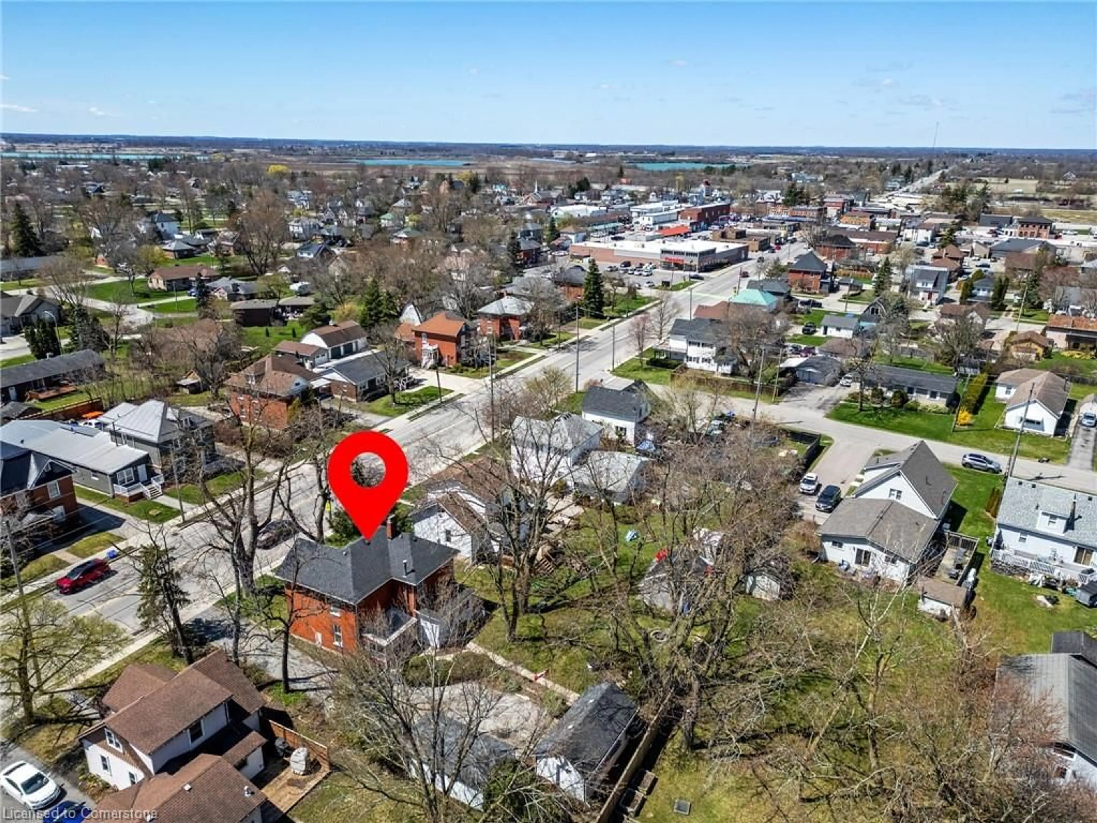 A pic from outside/outdoor area/front of a property/back of a property/a pic from drone, street for 67 King St, Hagersville Ontario N0A 1H0