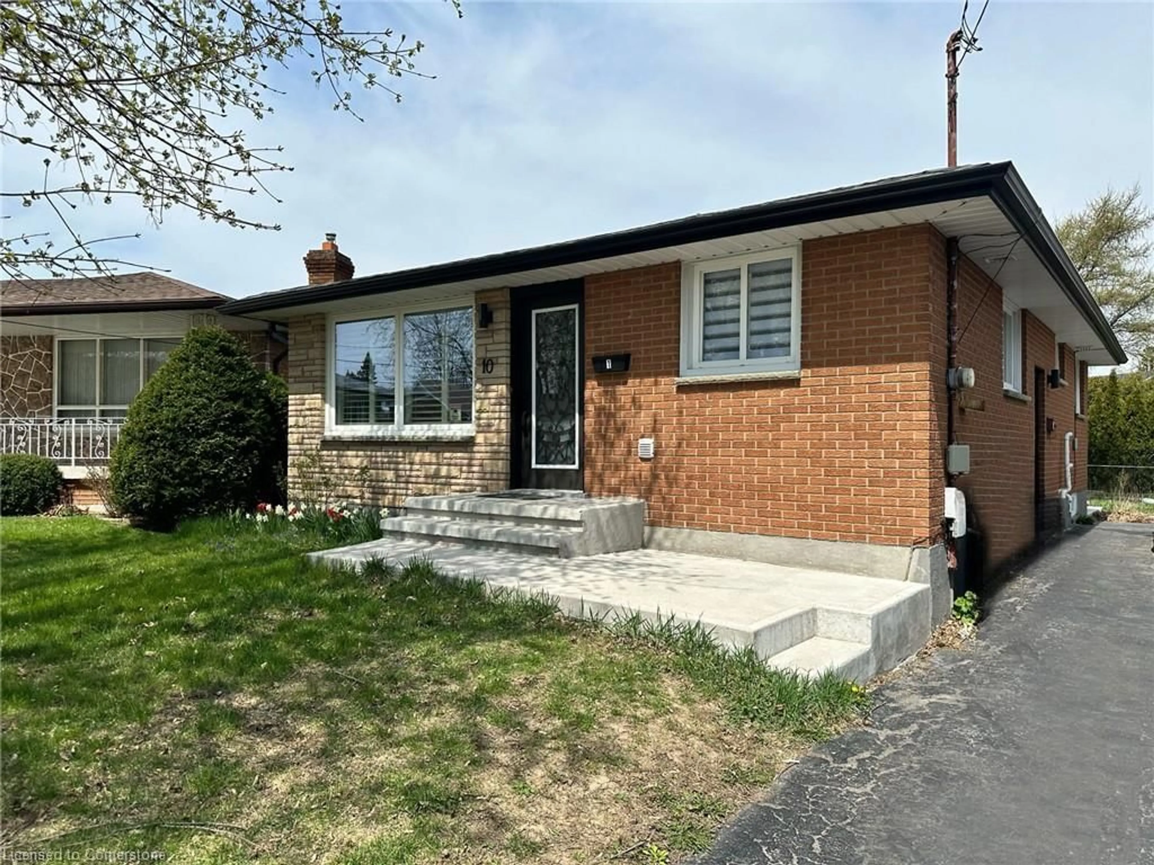 Home with brick exterior material, street for 10 Sandlyn Crt, Hamilton Ontario L8H 2R5