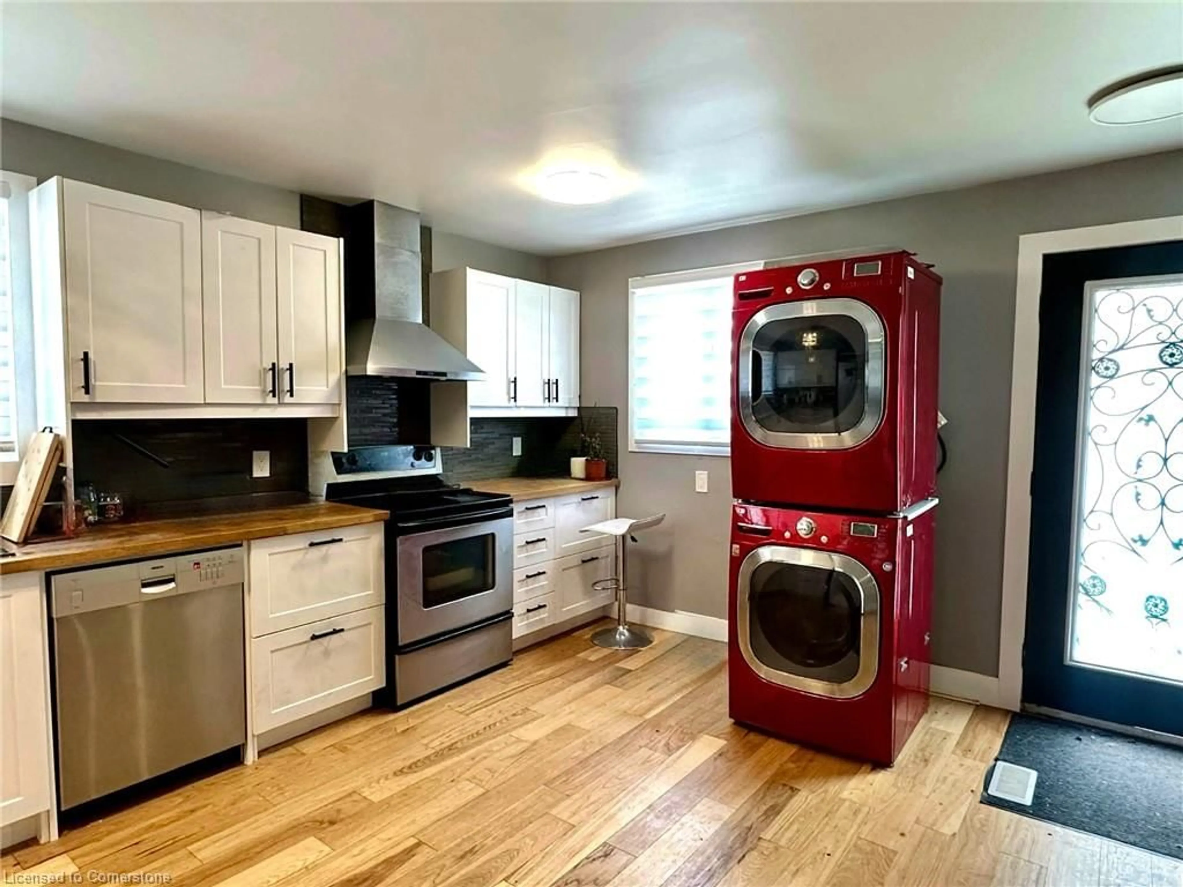 Kitchen with laundary machines, unknown for 10 Sandlyn Crt, Hamilton Ontario L8H 2R5