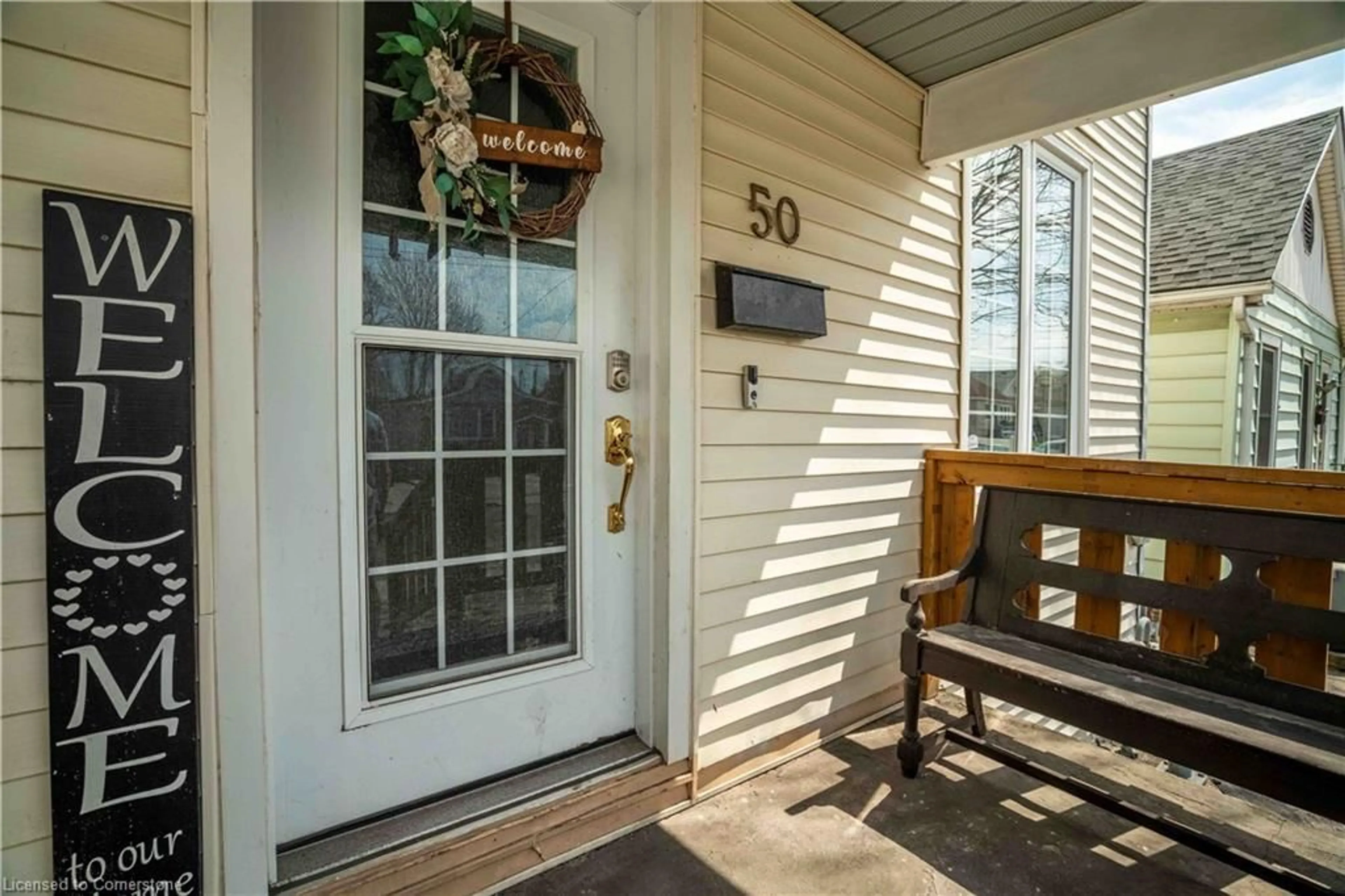 Indoor entryway for 50 Robins Ave, Hamilton Ontario L8H 4N2
