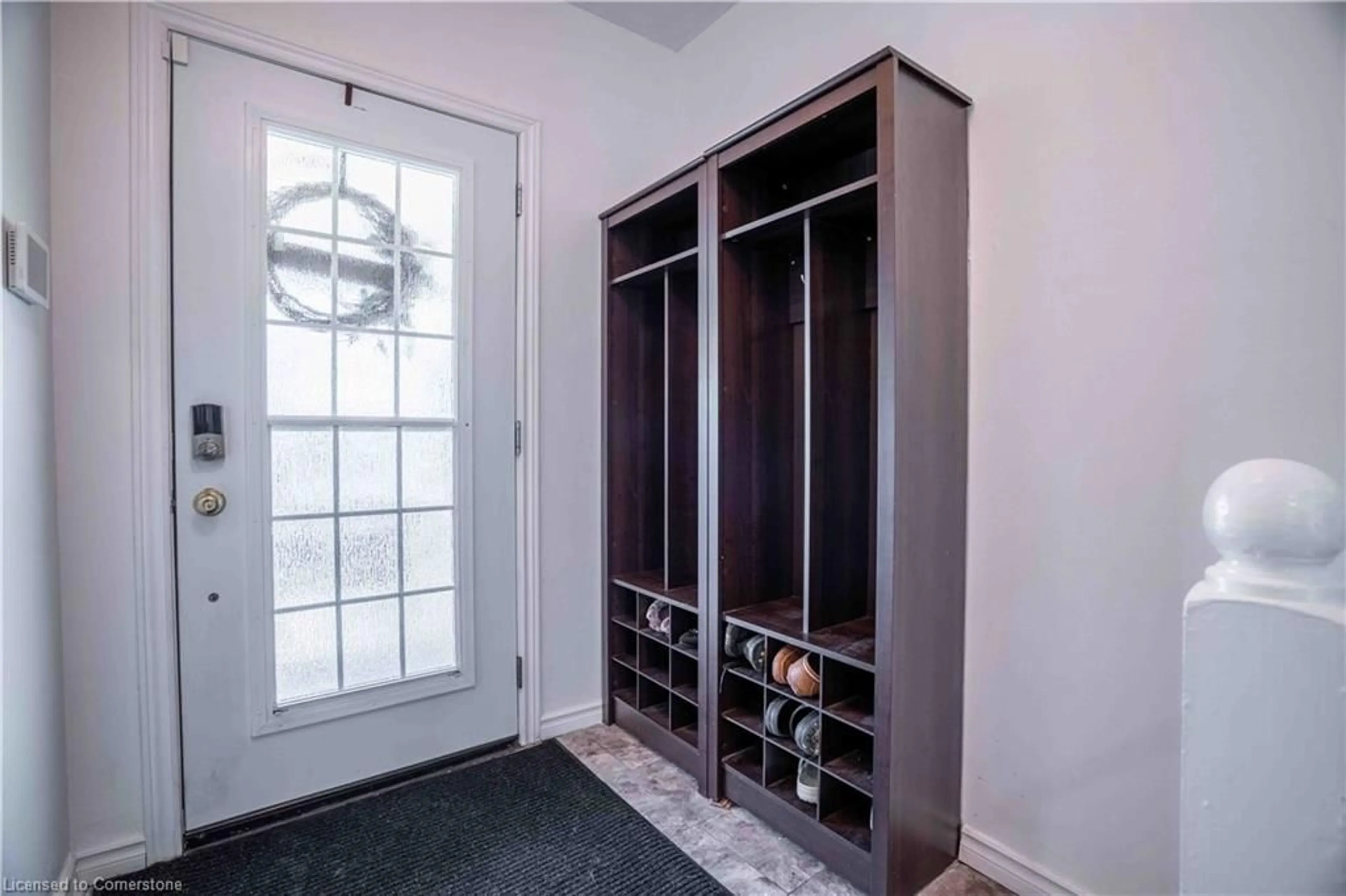 Indoor entryway for 50 Robins Ave, Hamilton Ontario L8H 4N2