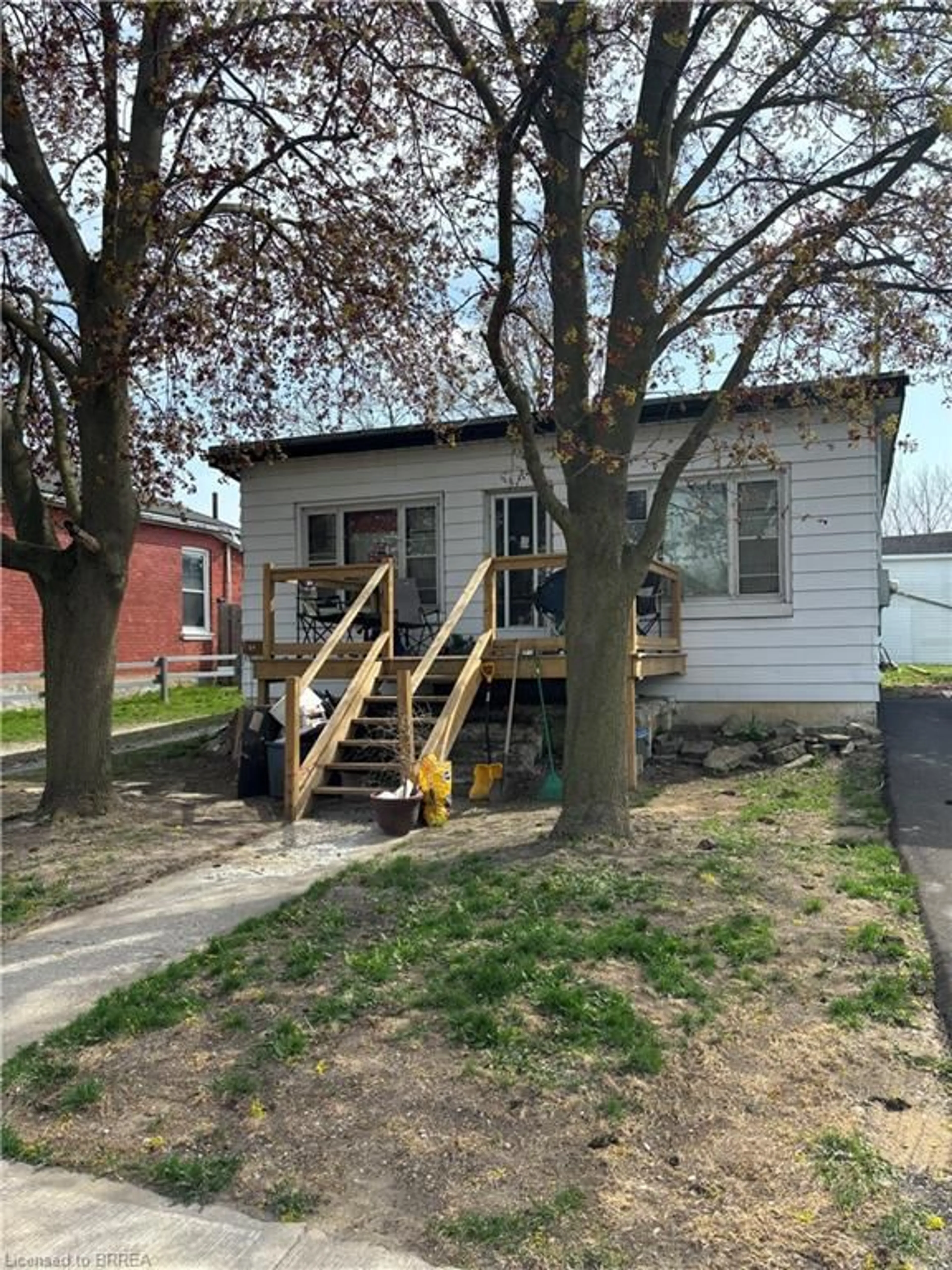Unknown for 96 Grand River Ave, Brantford Ontario N3T 4X4