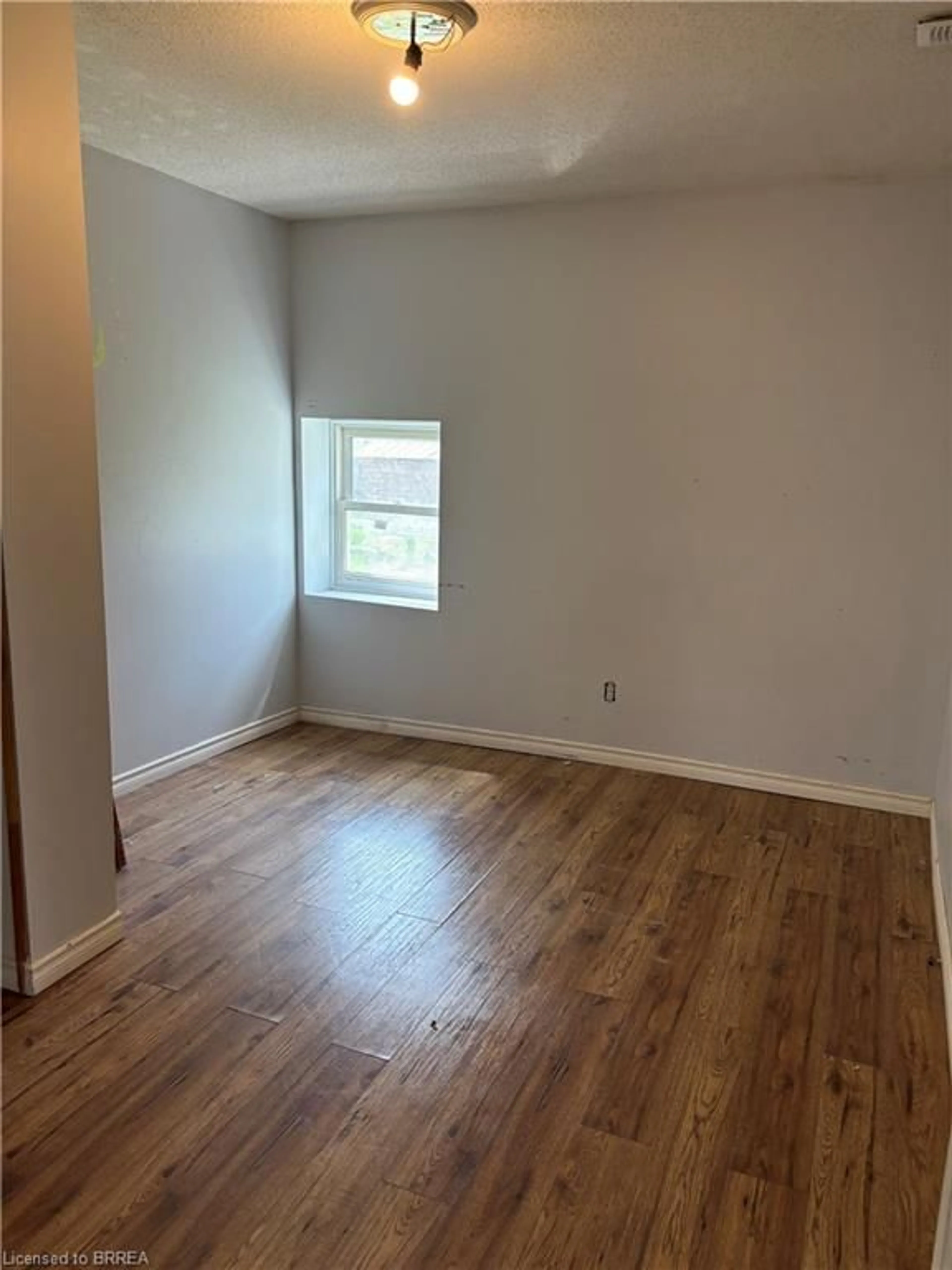 A pic of a room for 96 Grand River Ave, Brantford Ontario N3T 4X4