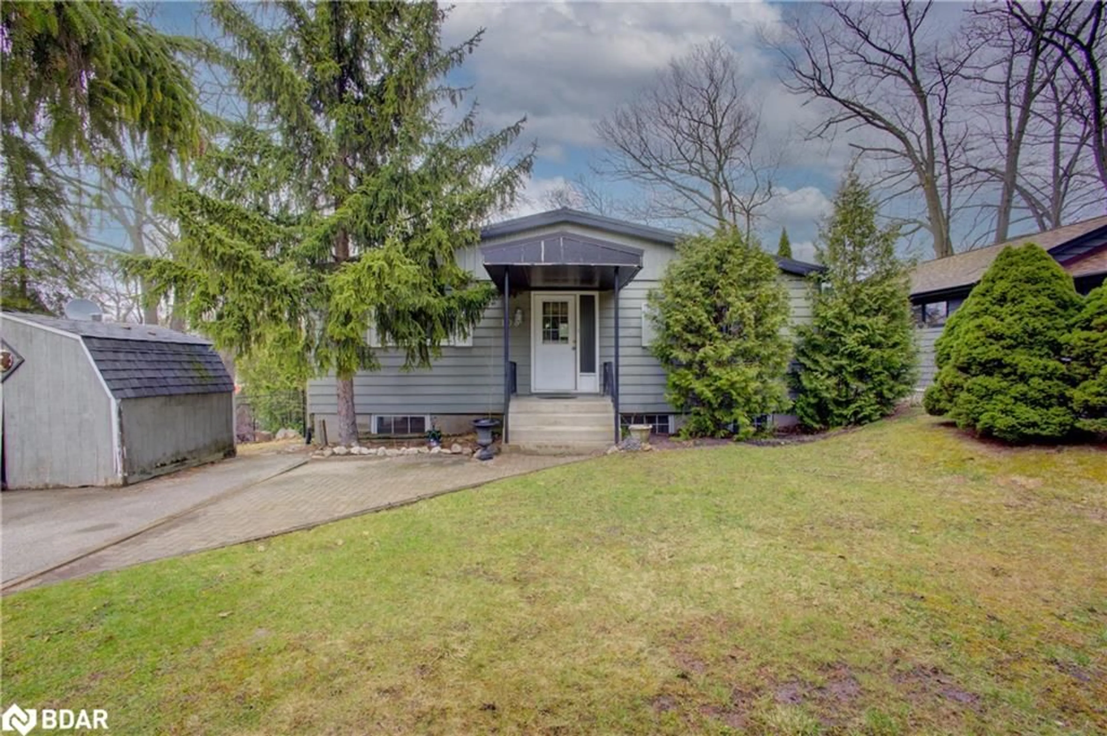 A pic from outside/outdoor area/front of a property/back of a property/a pic from drone, street for 103 Sunnidale Rd, Wasaga Beach Ontario L9Z 2S9