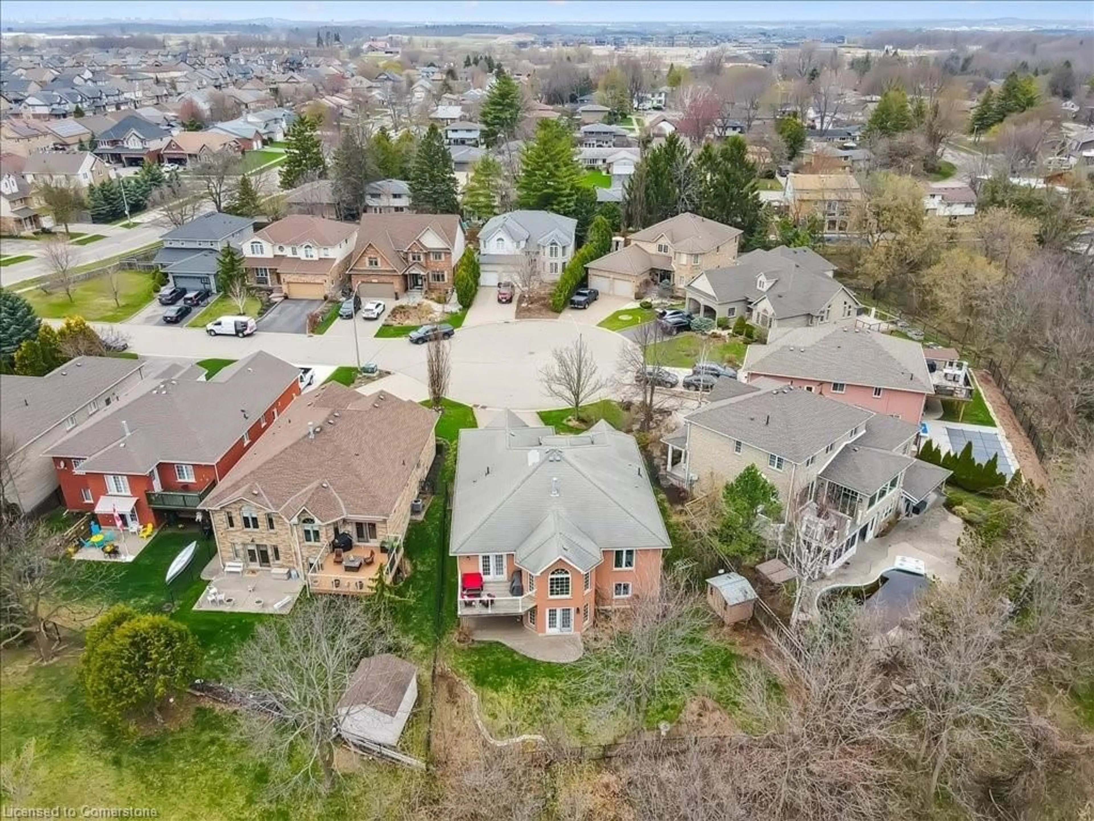 A pic from outside/outdoor area/front of a property/back of a property/a pic from drone, street for 23 Mount Royal Pl, Cambridge Ontario N1S 5B1