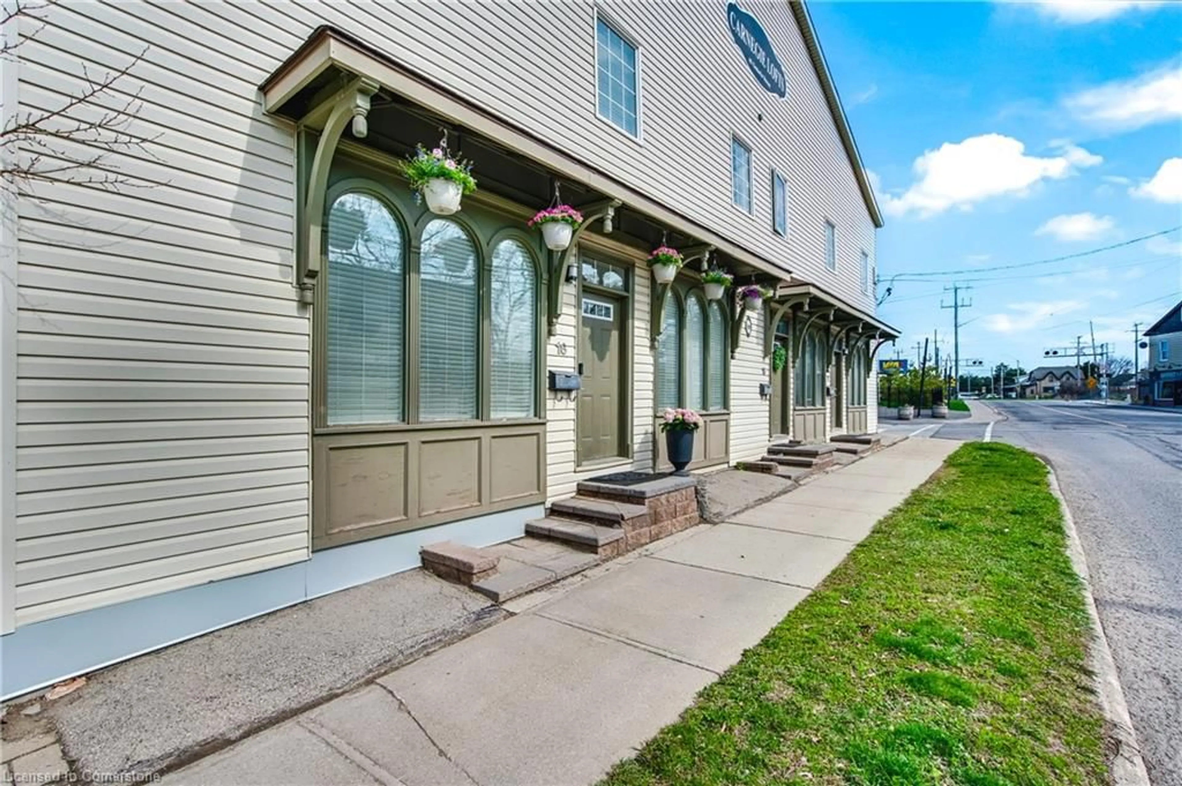Patio, building for 49 Ontario St #16, Grimsby Ontario L3M 3H2