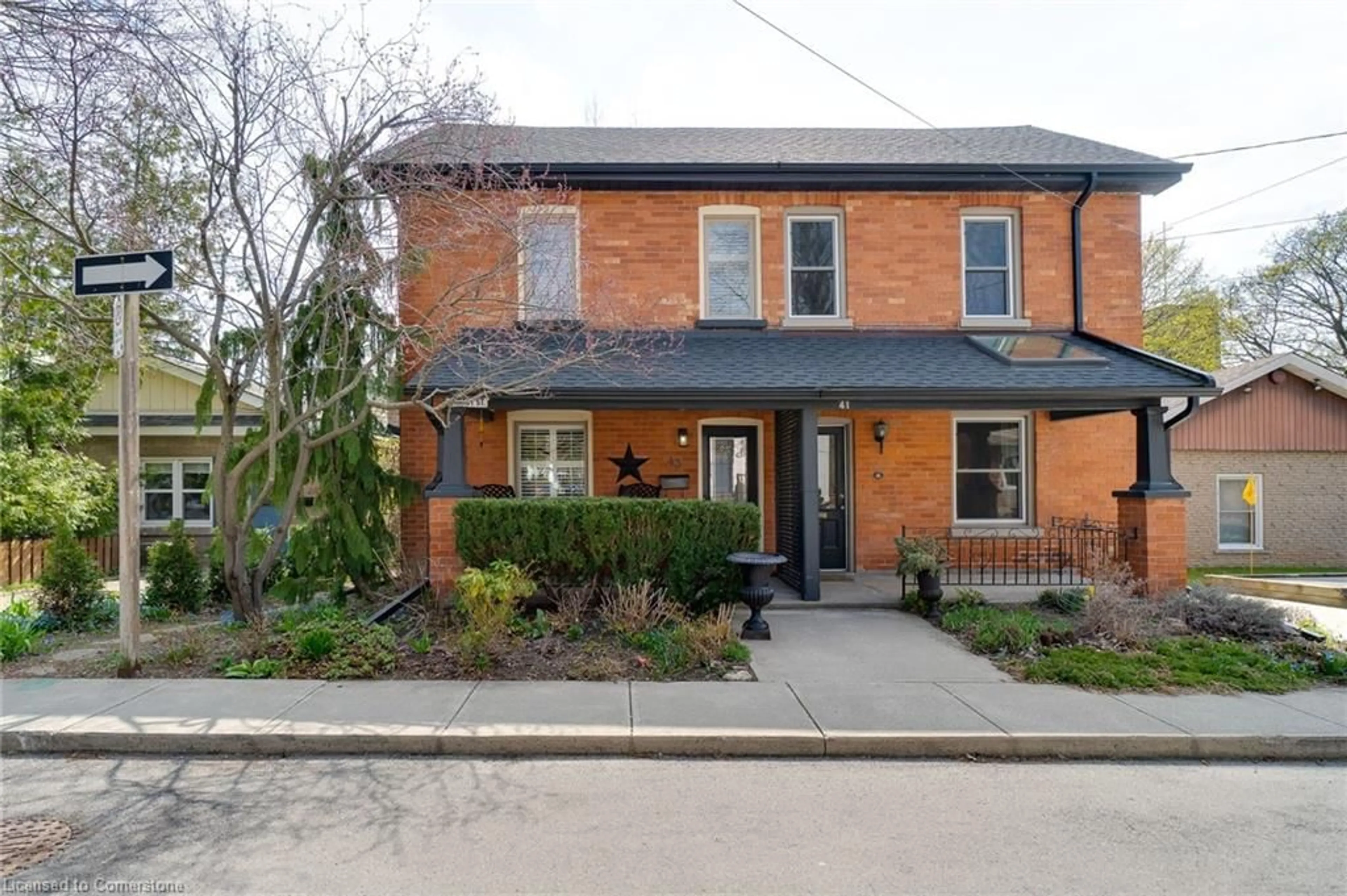 Home with brick exterior material, street for 43 Market St, Dundas Ontario L9H 2Y6