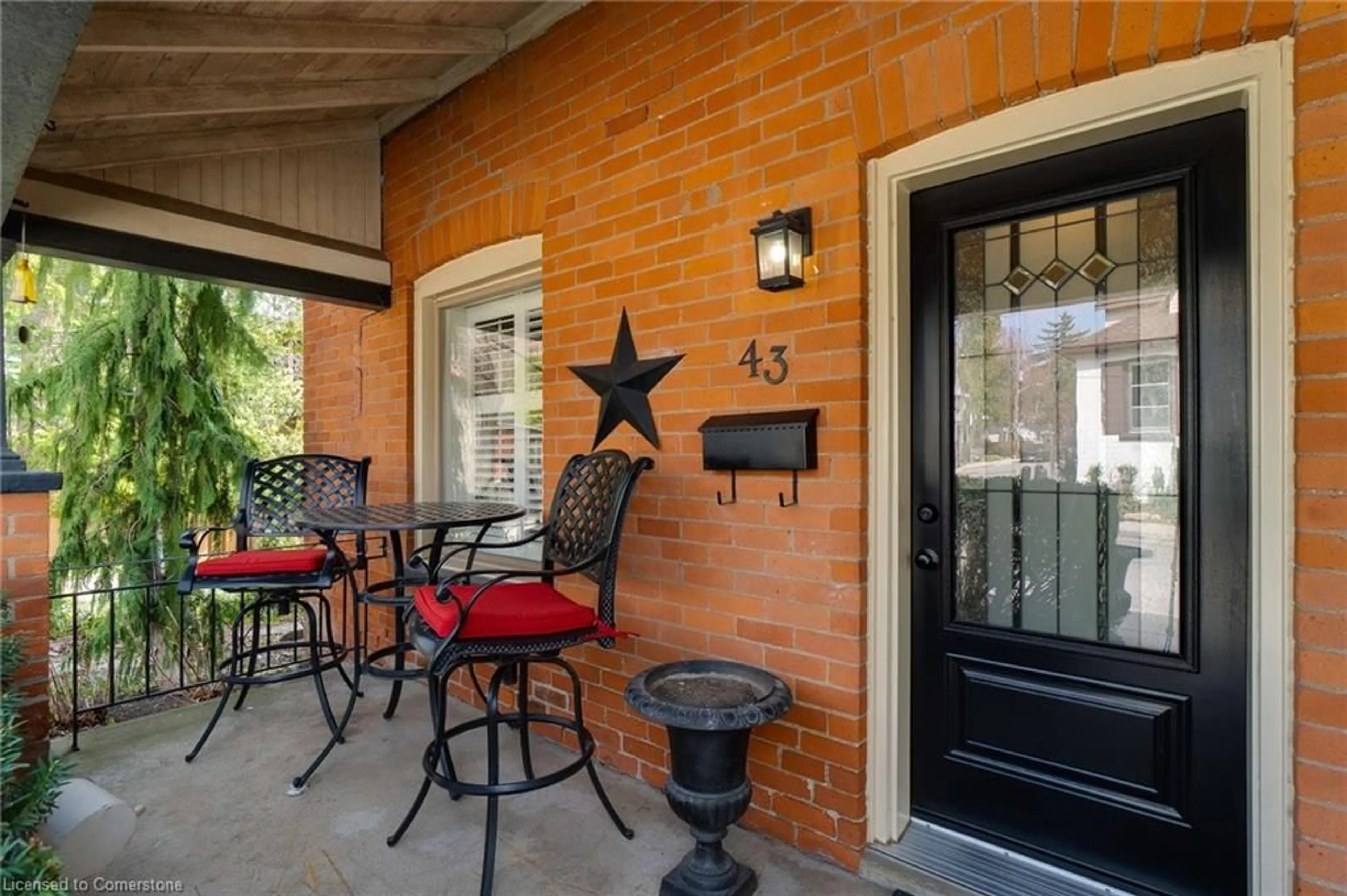 Patio, street for 43 Market St, Dundas Ontario L9H 2Y6