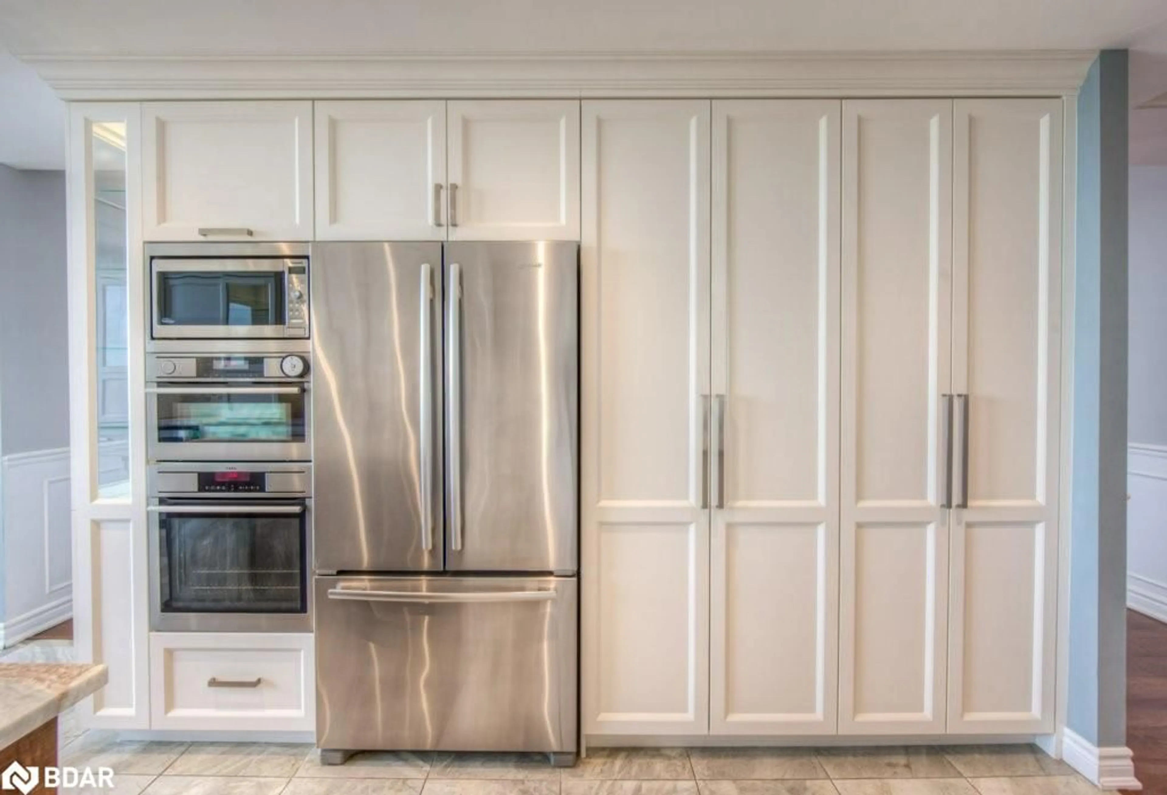 Contemporary kitchen, ceramic/tile floor for 2180 Marine Dr #PH2, Oakville Ontario L6L 5V2