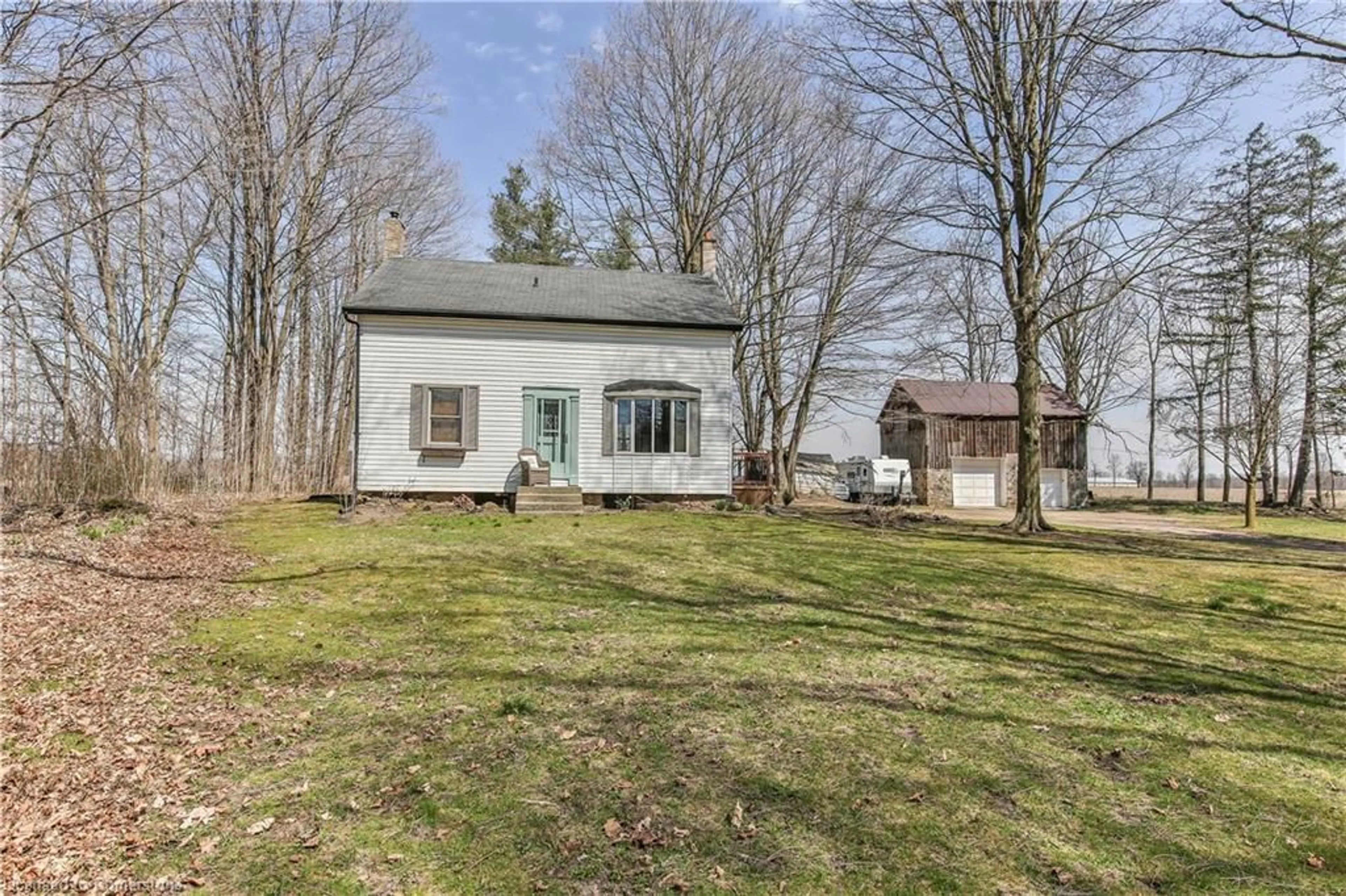 A pic from outside/outdoor area/front of a property/back of a property/a pic from drone, street for 725809 Township Rd 3 Rd, Woodstock Ontario N4S 7V9