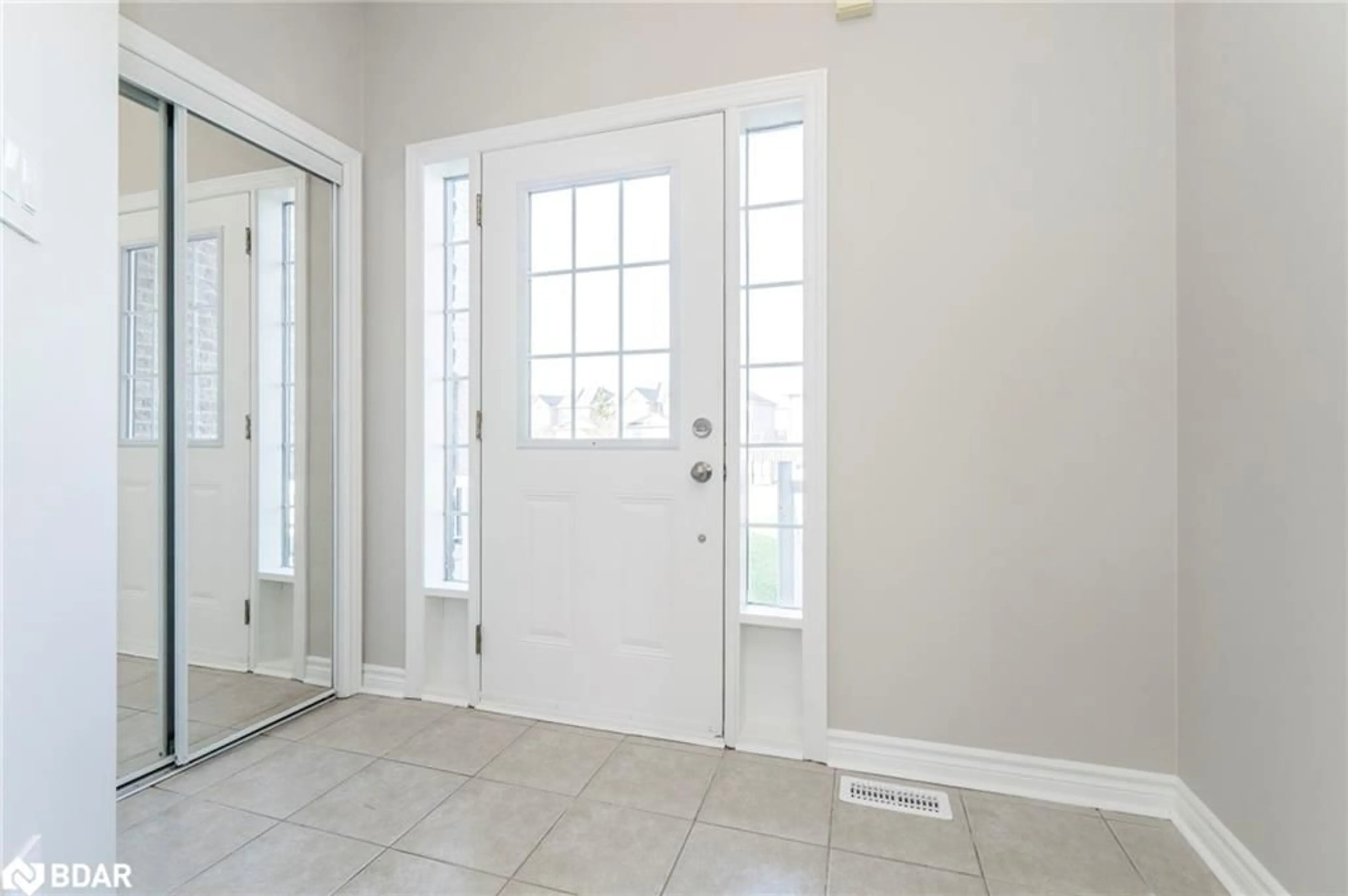 Indoor entryway for 22 Arch Brown Crt, Barrie Ontario L4M 0C6