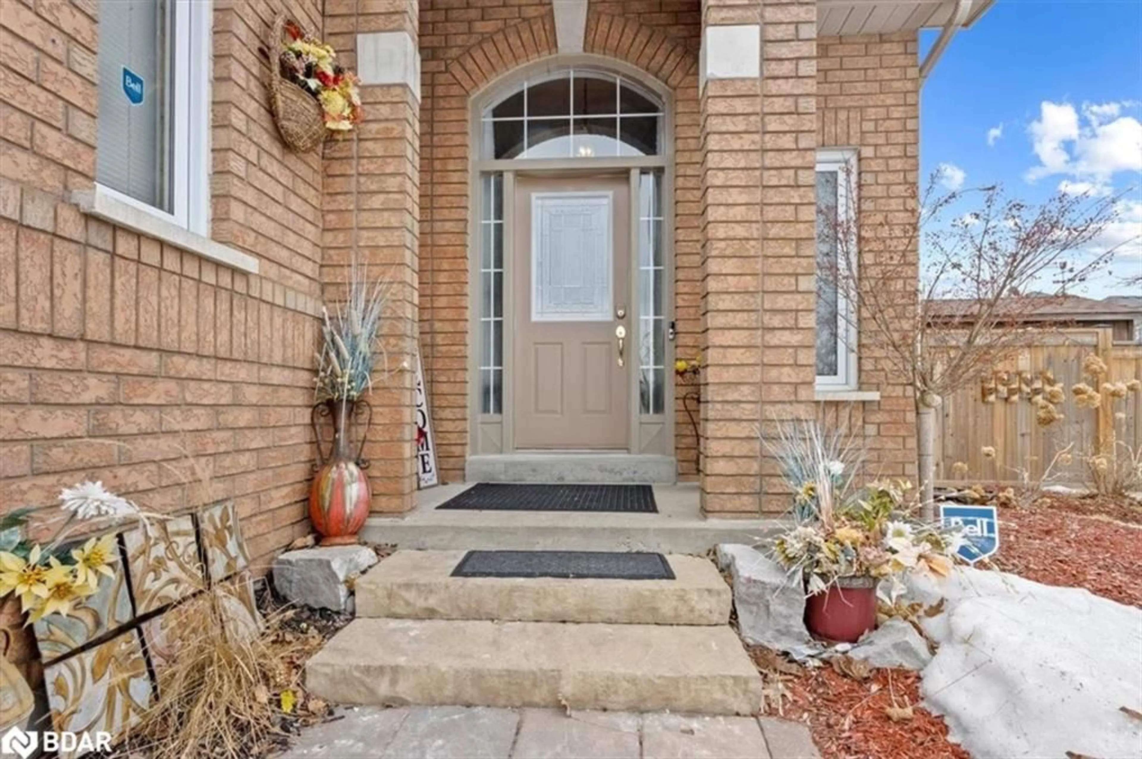Indoor entryway for 16 Goodwin Ave, Bowmanville Ontario L1C 4Z4
