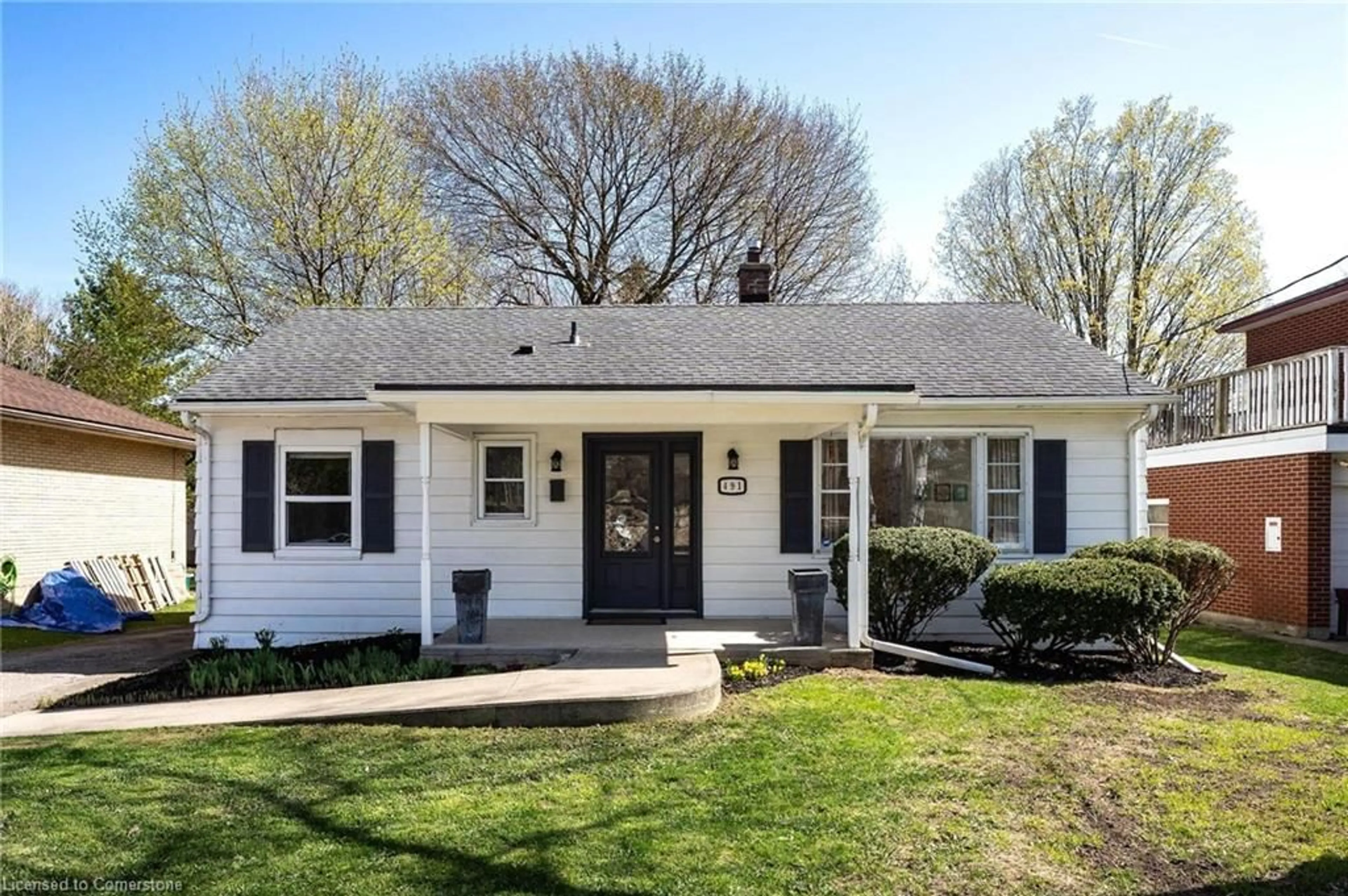 Home with vinyl exterior material, street for 491 Bridgeport Rd, Kitchener Ontario N2K 1N8