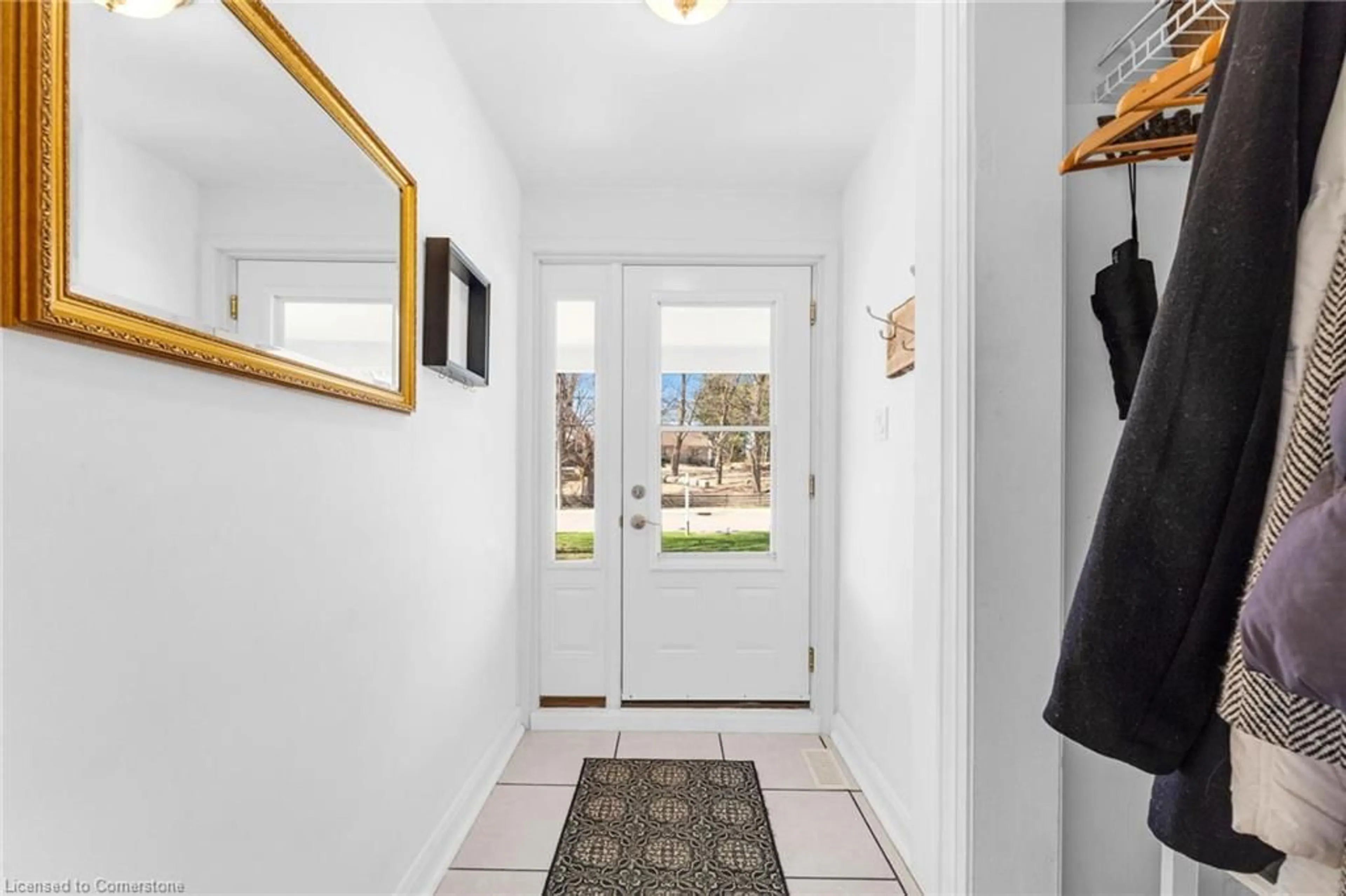 Indoor entryway for 491 Bridgeport Rd, Kitchener Ontario N2K 1N8